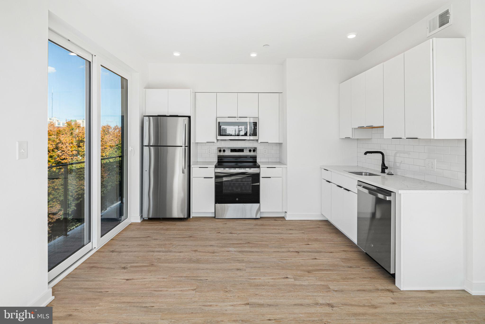 OLDE KENSINGTON - Residential Lease