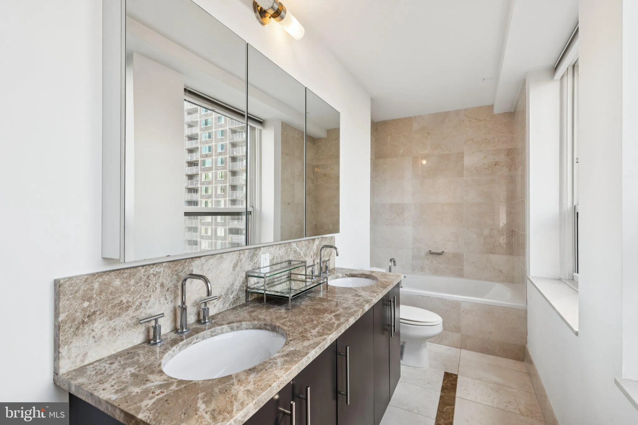 Philadelphia, Pennsylvania 19102, United States, 2 Bedrooms Bedrooms, ,3 BathroomsBathrooms,Residential,Coming Soon,236107