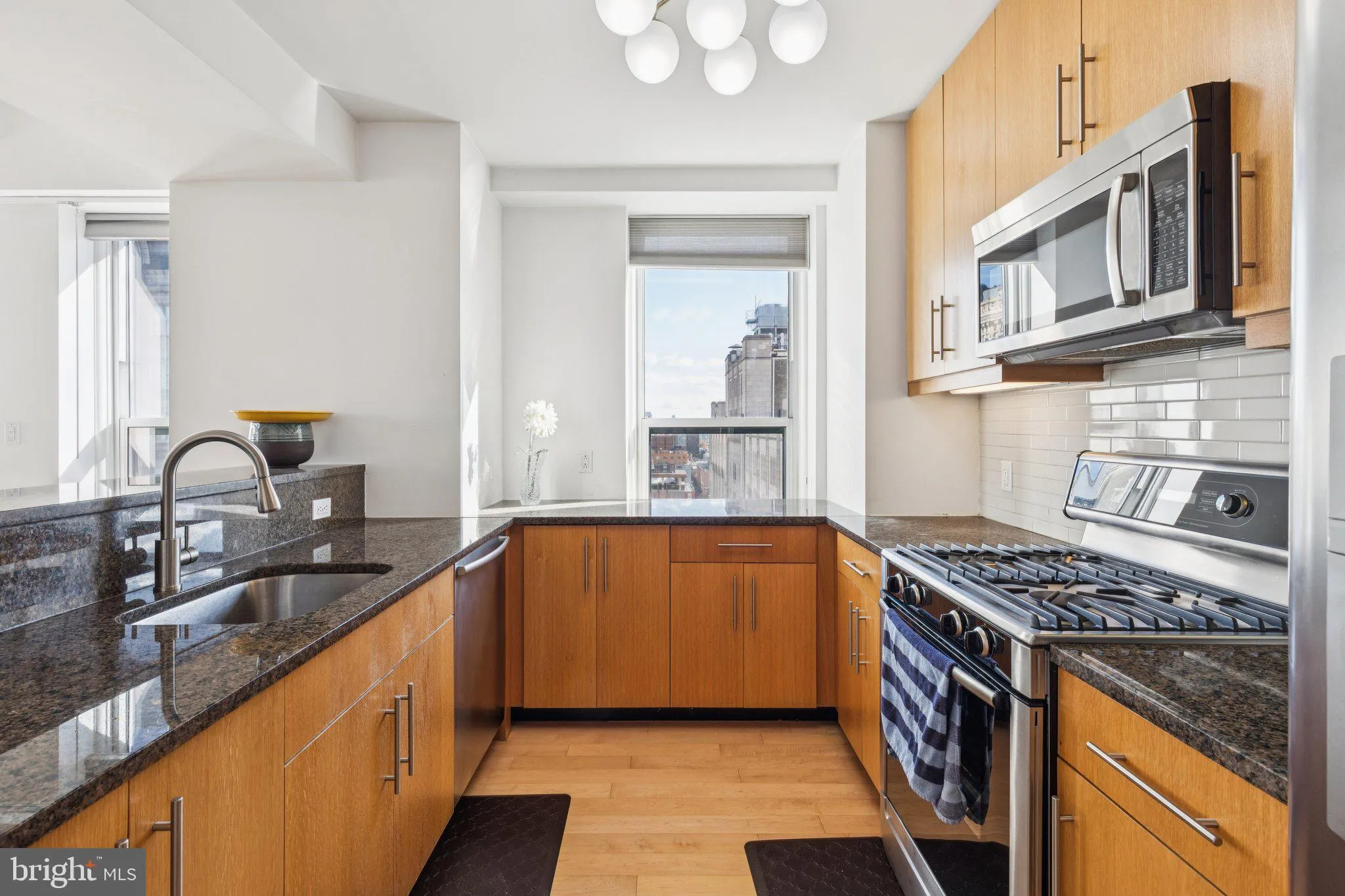 Philadelphia, Pennsylvania 19102, United States, 2 Bedrooms Bedrooms, ,3 BathroomsBathrooms,Residential,Coming Soon,236107