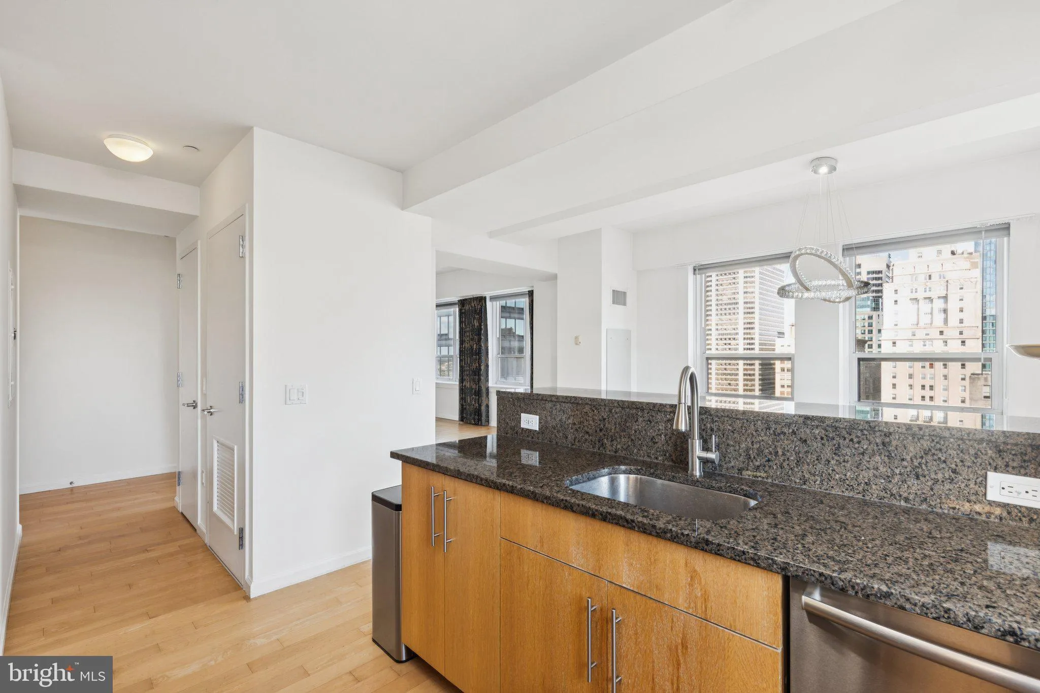 Philadelphia, Pennsylvania 19102, United States, 2 Bedrooms Bedrooms, ,3 BathroomsBathrooms,Residential,Coming Soon,236107