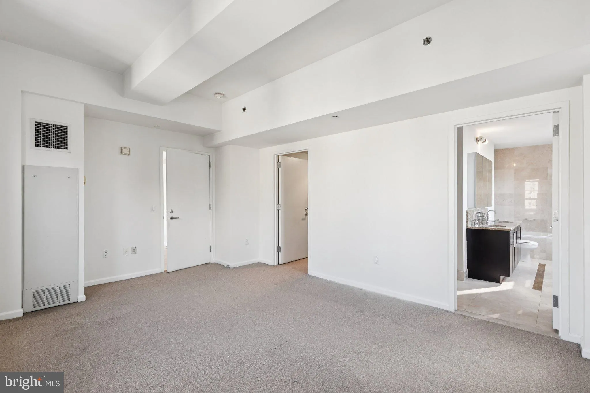 Philadelphia, Pennsylvania 19102, United States, 2 Bedrooms Bedrooms, ,3 BathroomsBathrooms,Residential,Coming Soon,236107