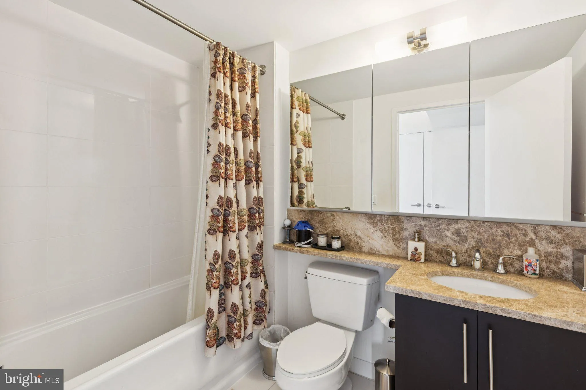 Philadelphia, Pennsylvania 19102, United States, 2 Bedrooms Bedrooms, ,3 BathroomsBathrooms,Residential,Coming Soon,236107