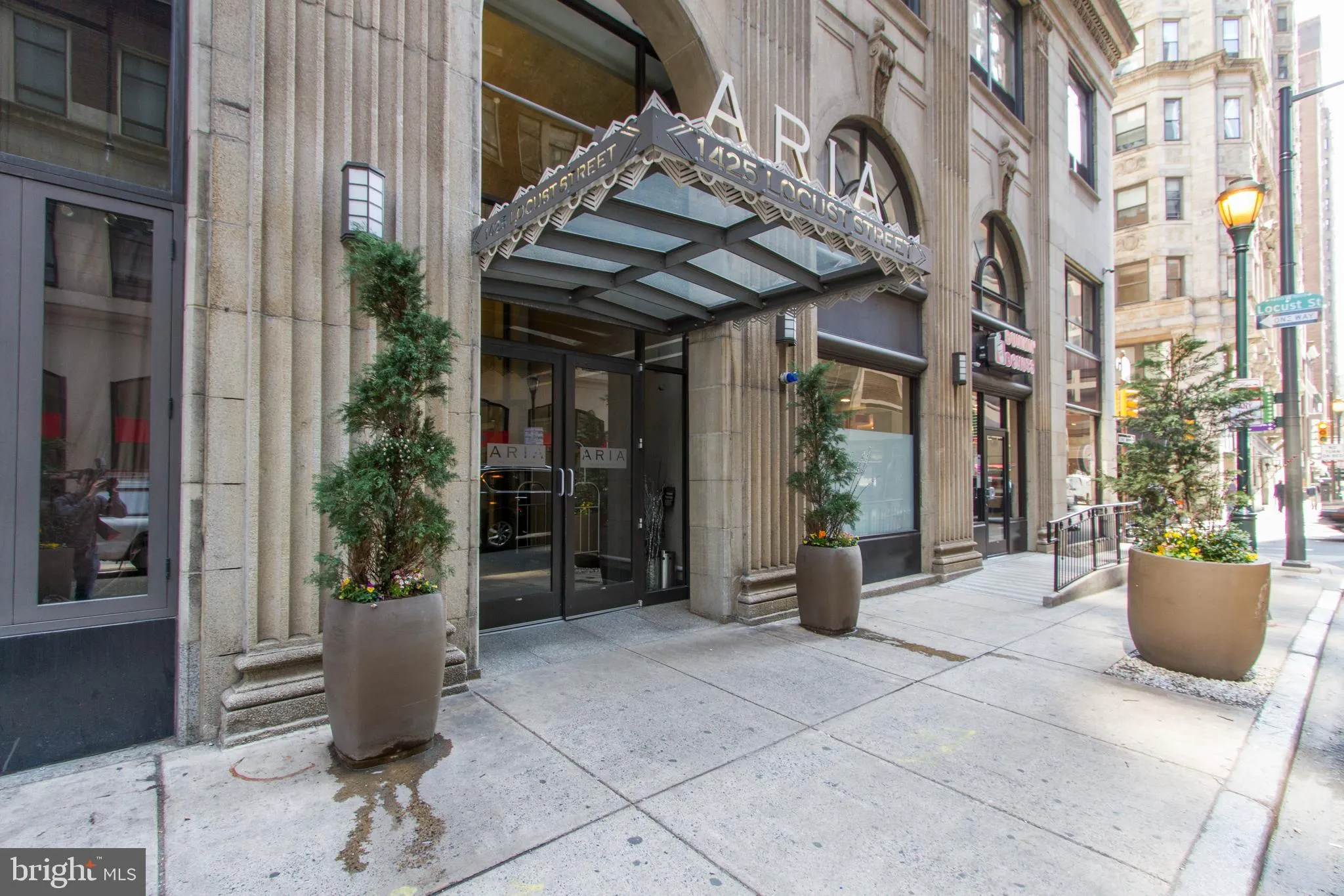 Philadelphia, Pennsylvania 19102, United States, 2 Bedrooms Bedrooms, ,3 BathroomsBathrooms,Residential,Coming Soon,236107