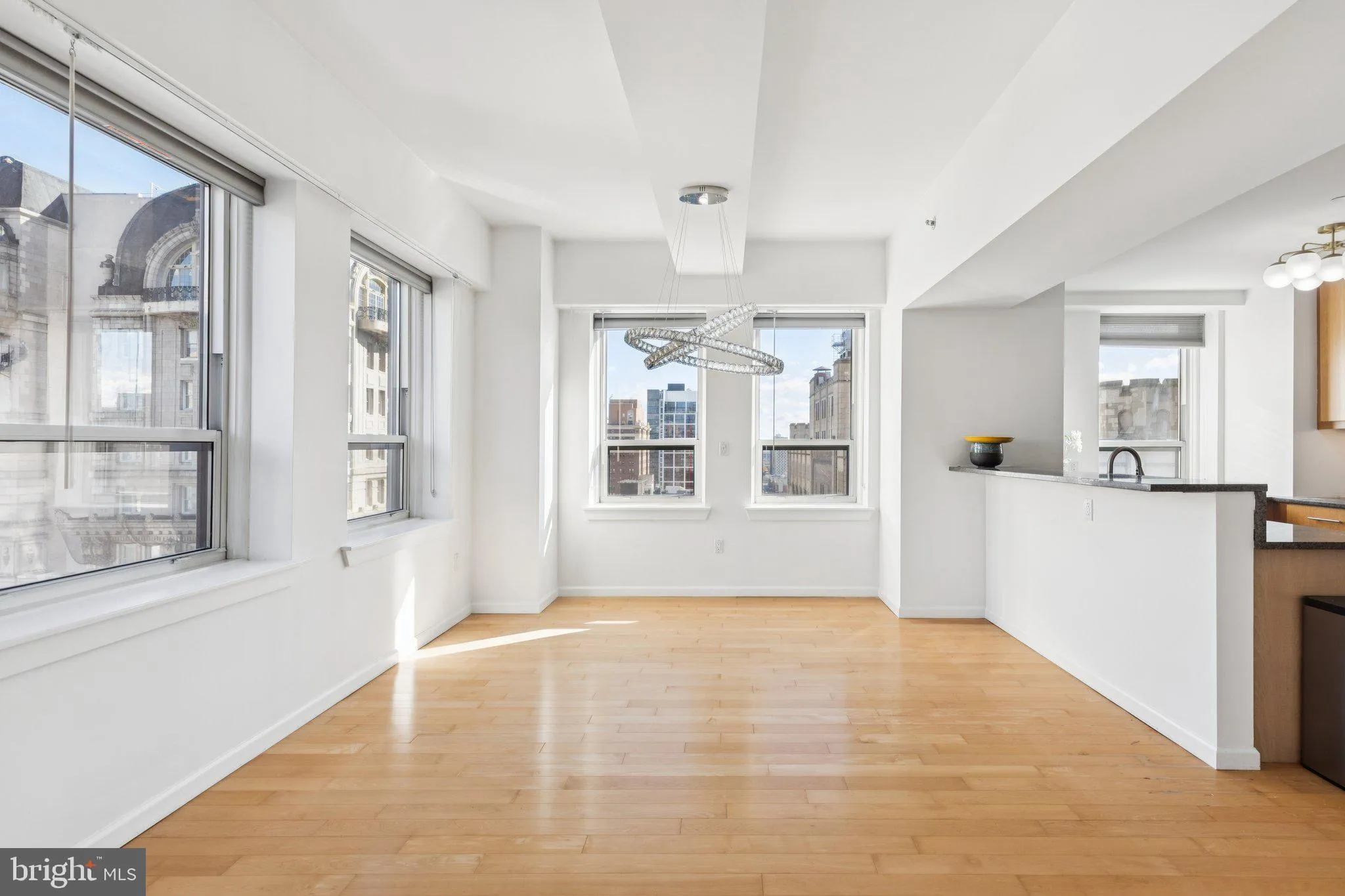 Philadelphia, Pennsylvania 19102, United States, 2 Bedrooms Bedrooms, ,3 BathroomsBathrooms,Residential,Coming Soon,236107