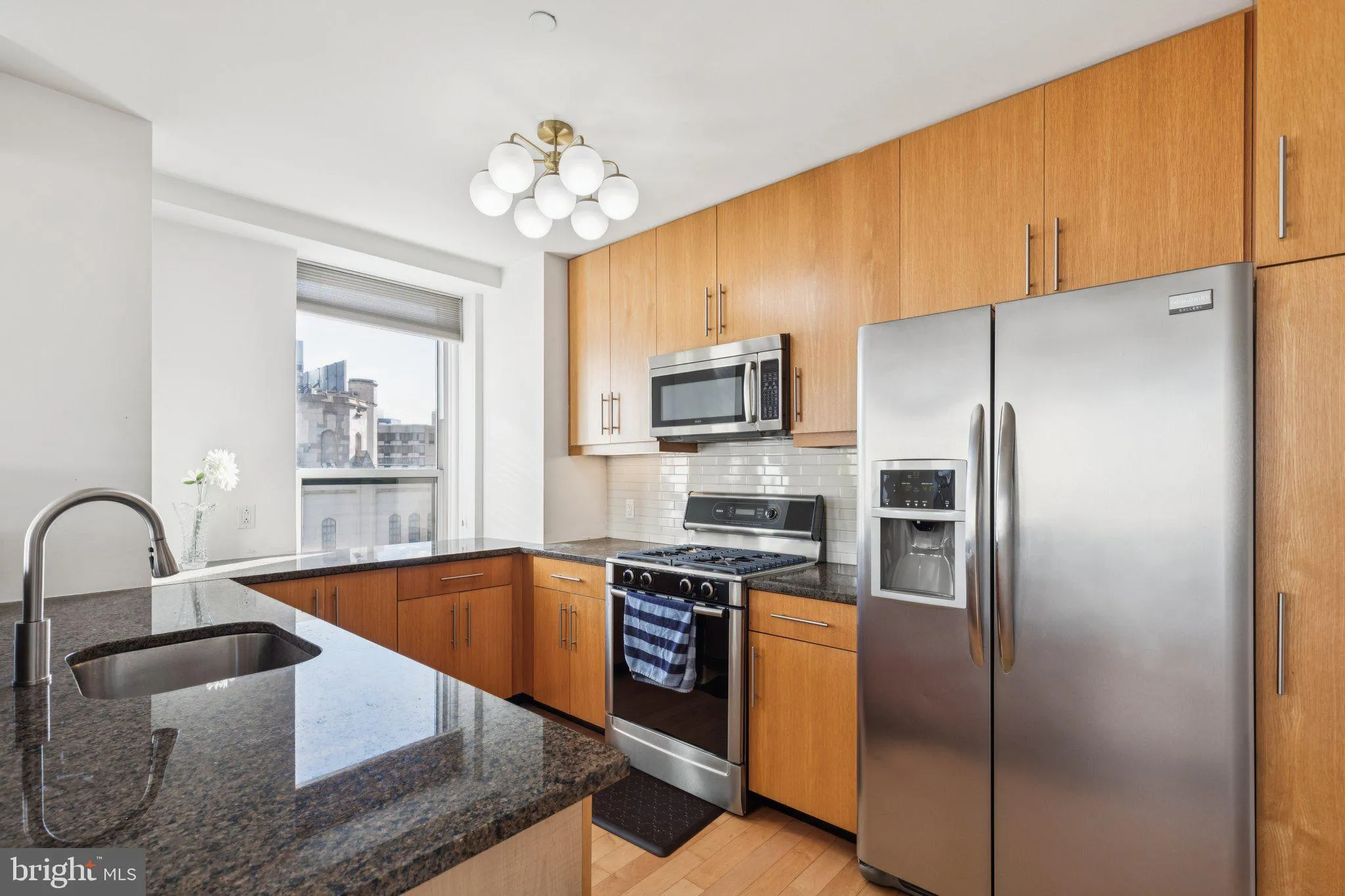 Philadelphia, Pennsylvania 19102, United States, 2 Bedrooms Bedrooms, ,3 BathroomsBathrooms,Residential,Coming Soon,236107