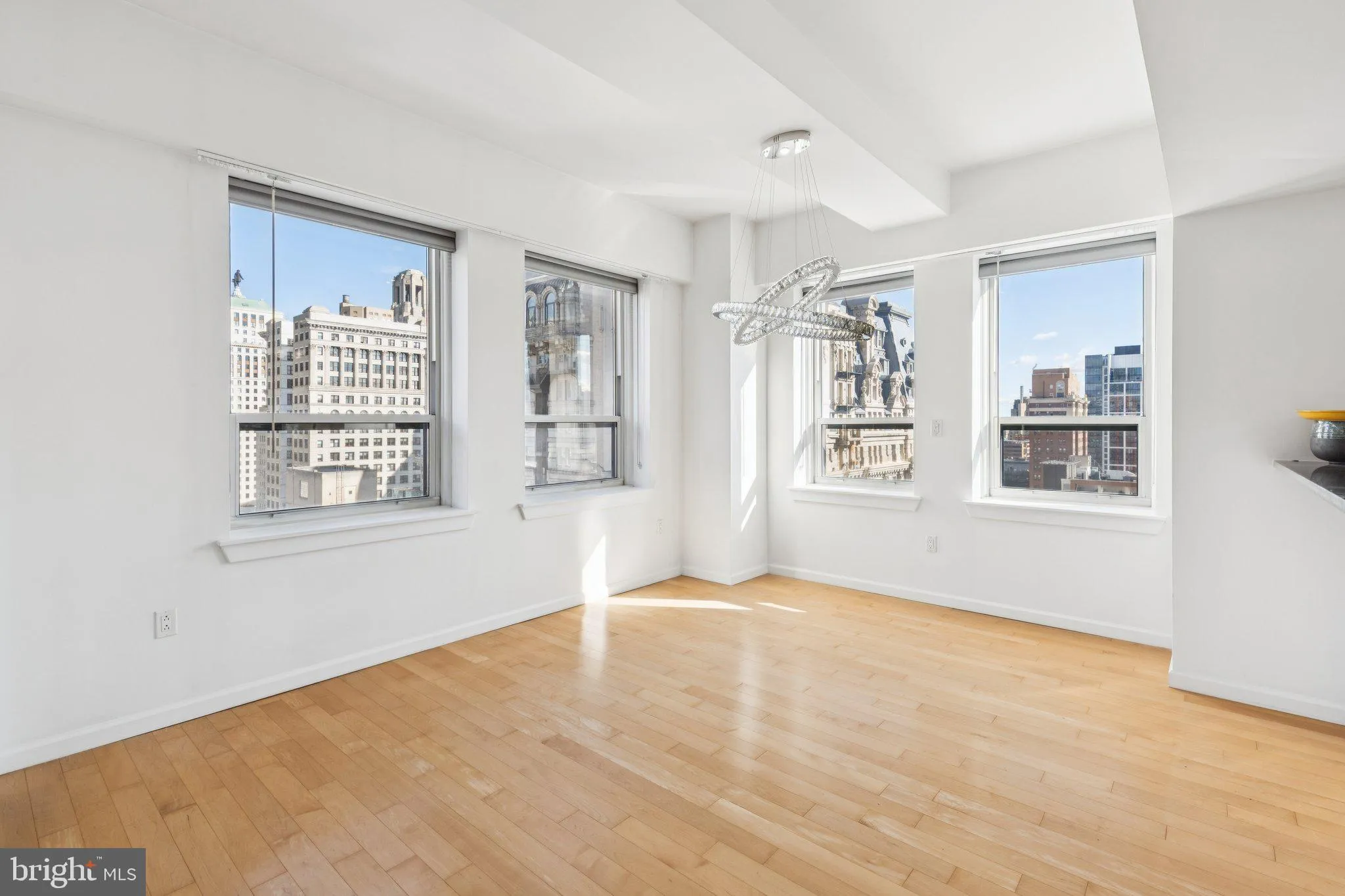 Philadelphia, Pennsylvania 19102, United States, 2 Bedrooms Bedrooms, ,3 BathroomsBathrooms,Residential,Coming Soon,236107