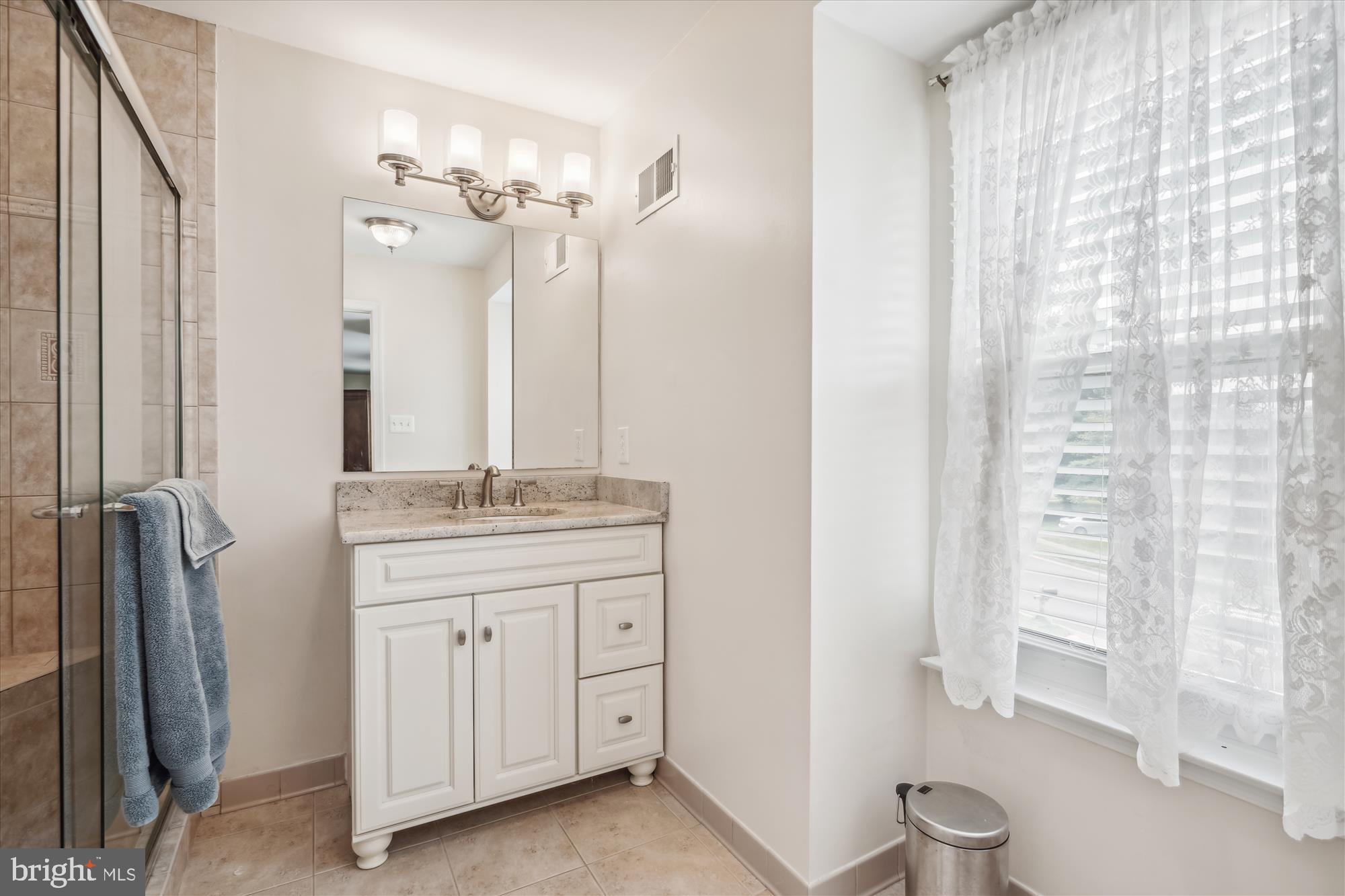 COUNTRY CLUB MANOR - Residential