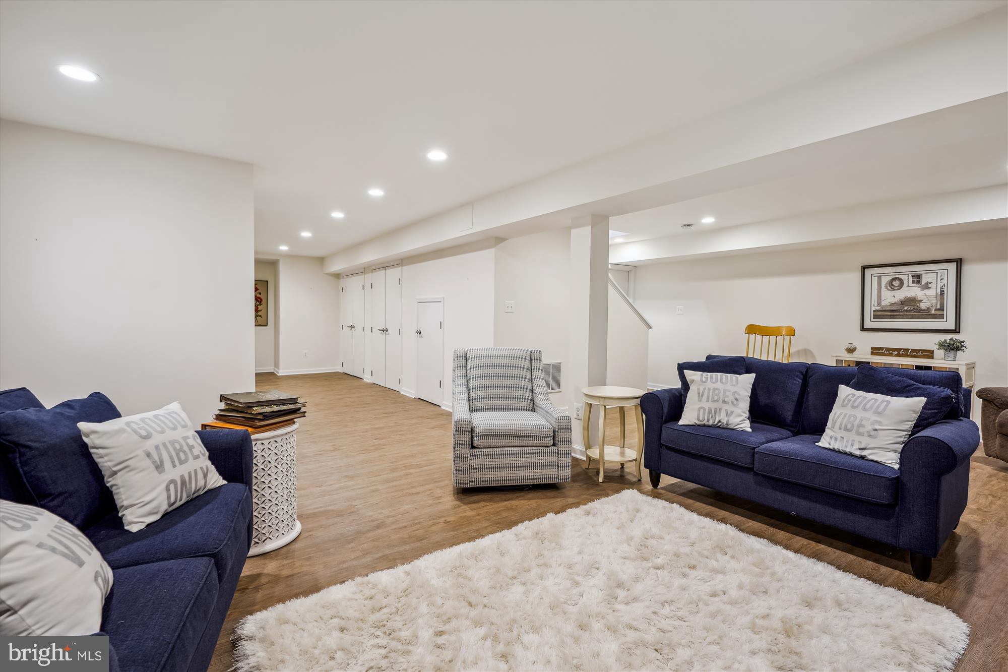 COUNTRY CLUB MANOR - Residential