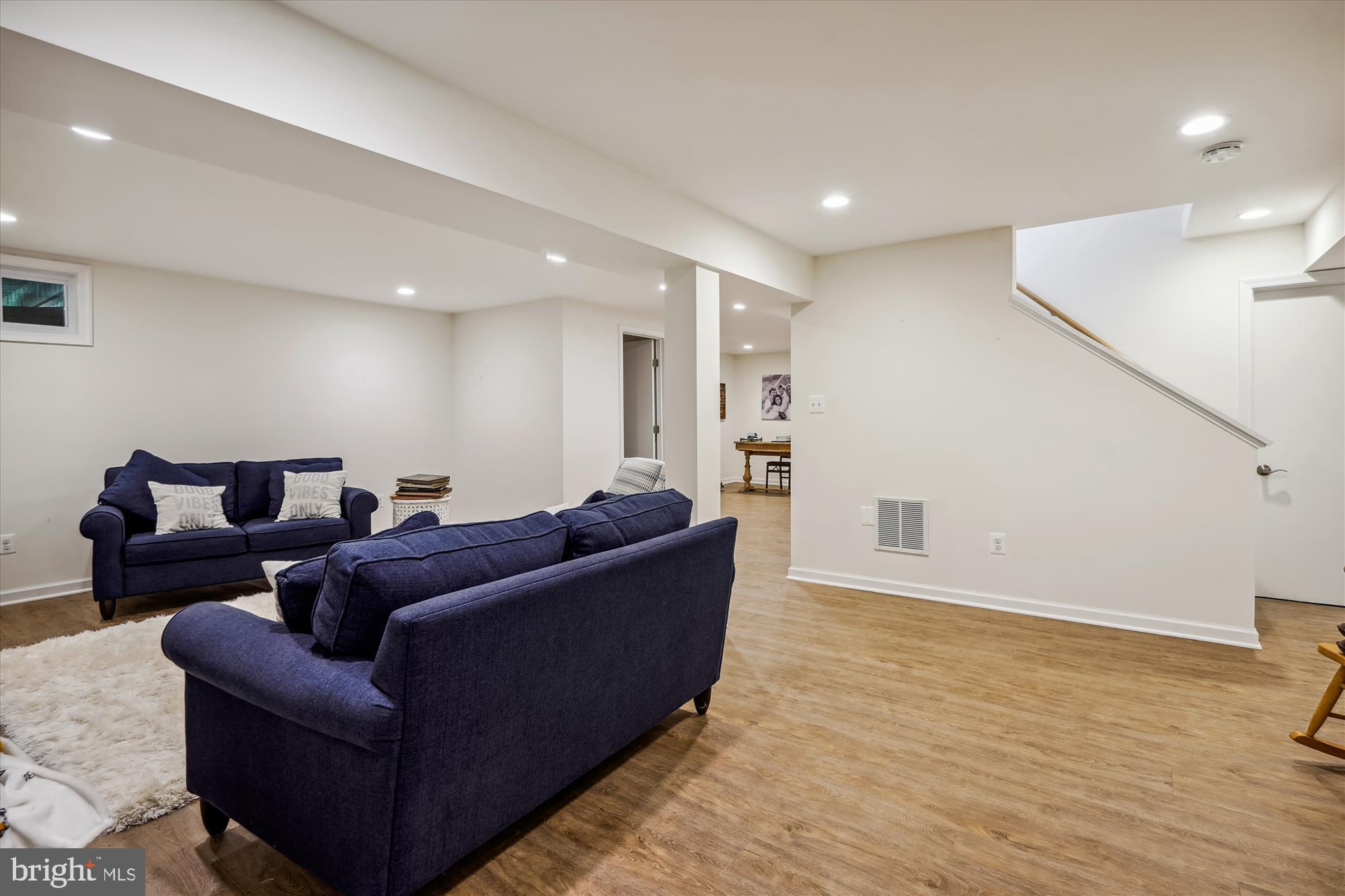 COUNTRY CLUB MANOR - Residential