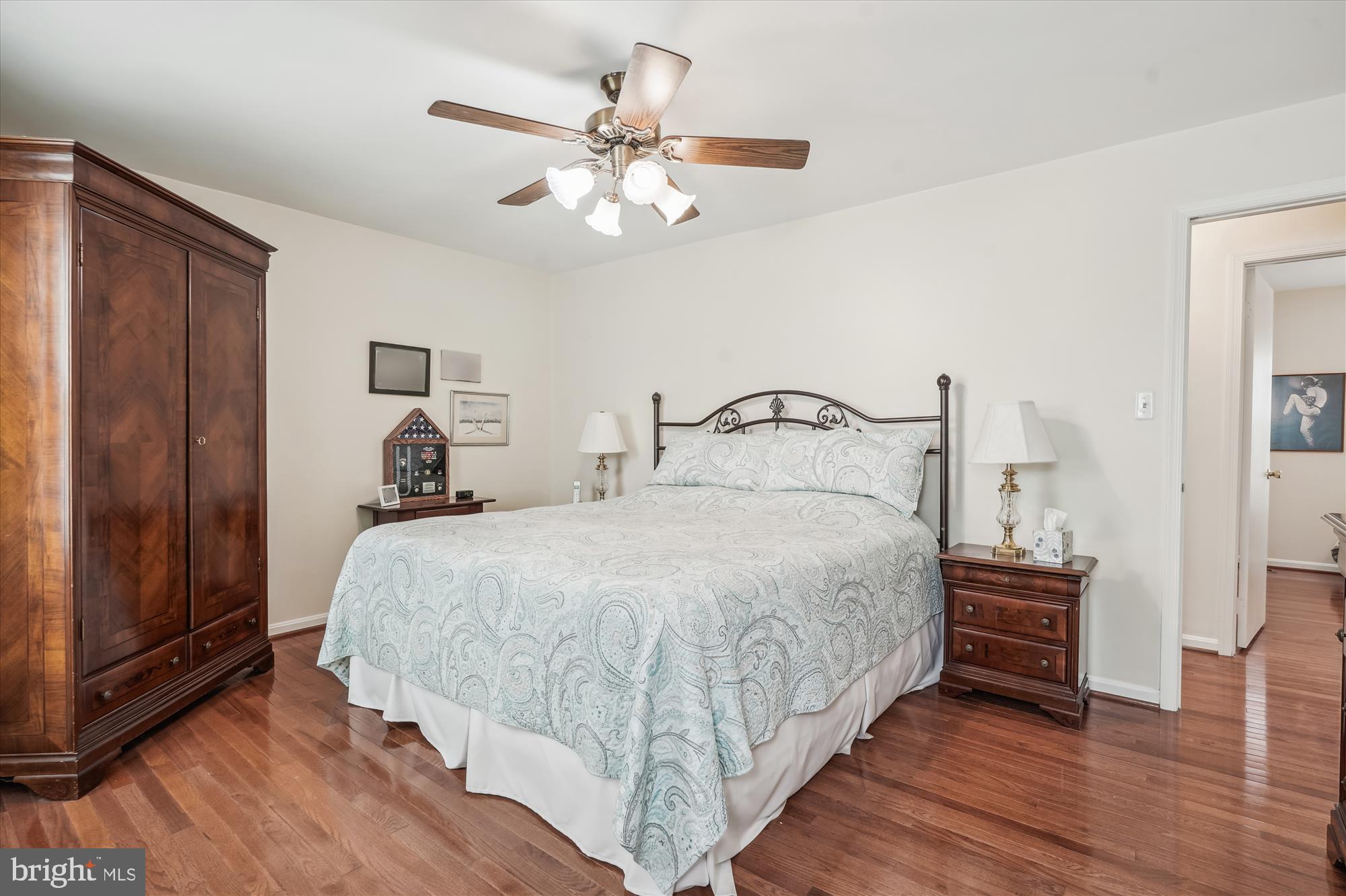 COUNTRY CLUB MANOR - Residential