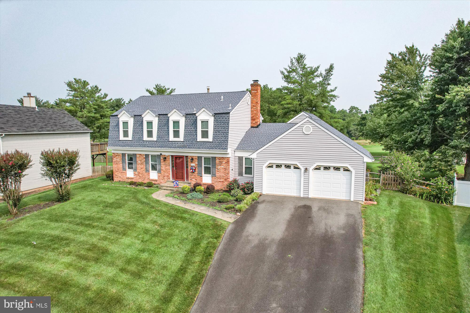 COUNTRY CLUB MANOR - Residential