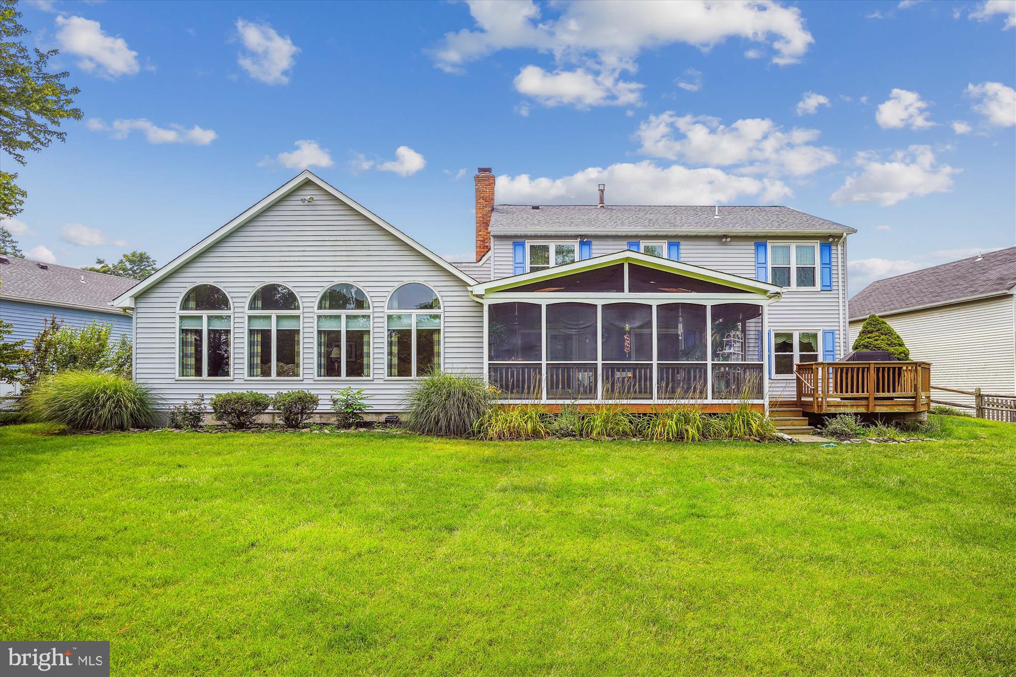 COUNTRY CLUB MANOR - Residential