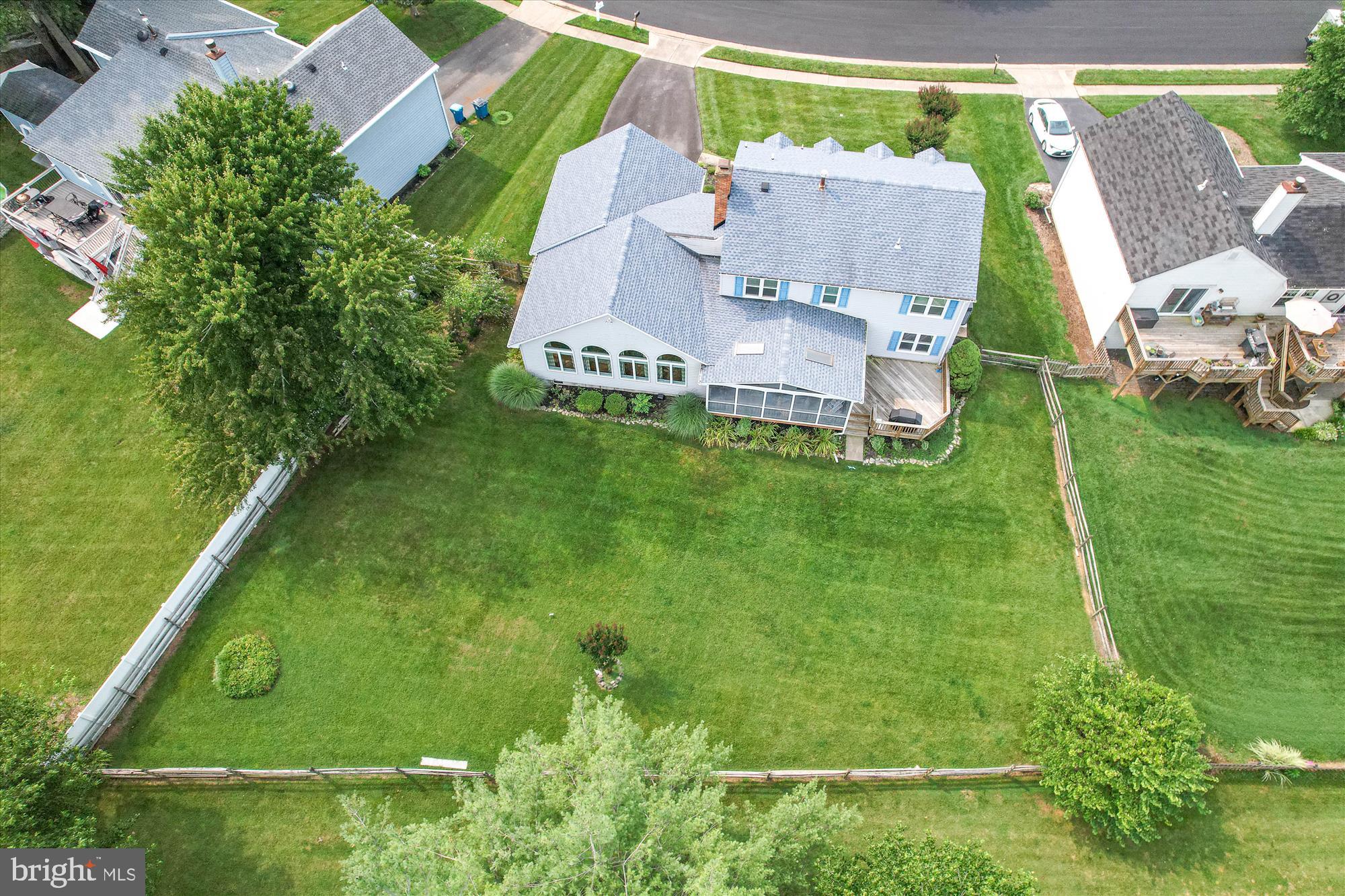 COUNTRY CLUB MANOR - Residential