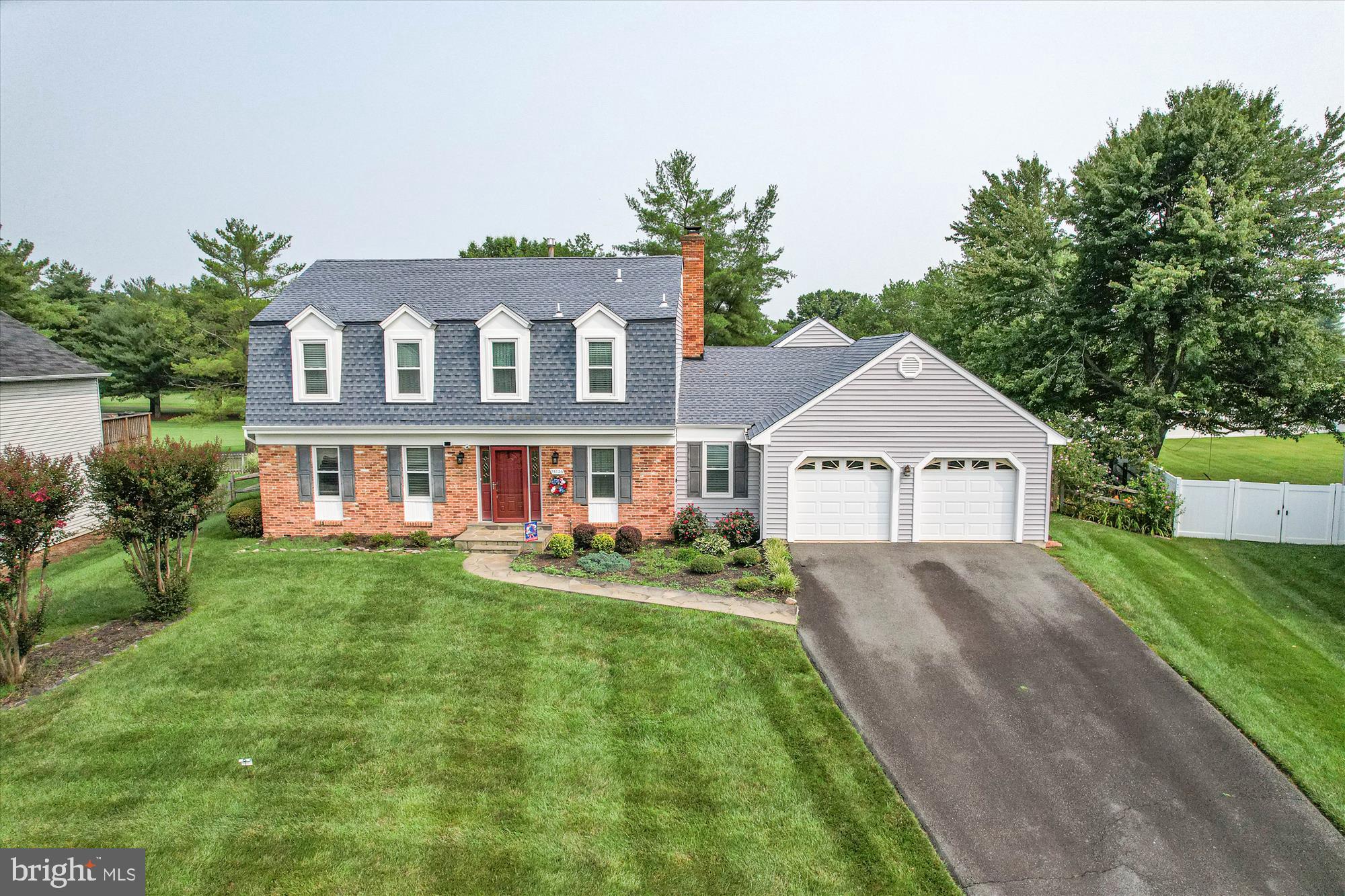 COUNTRY CLUB MANOR - Residential