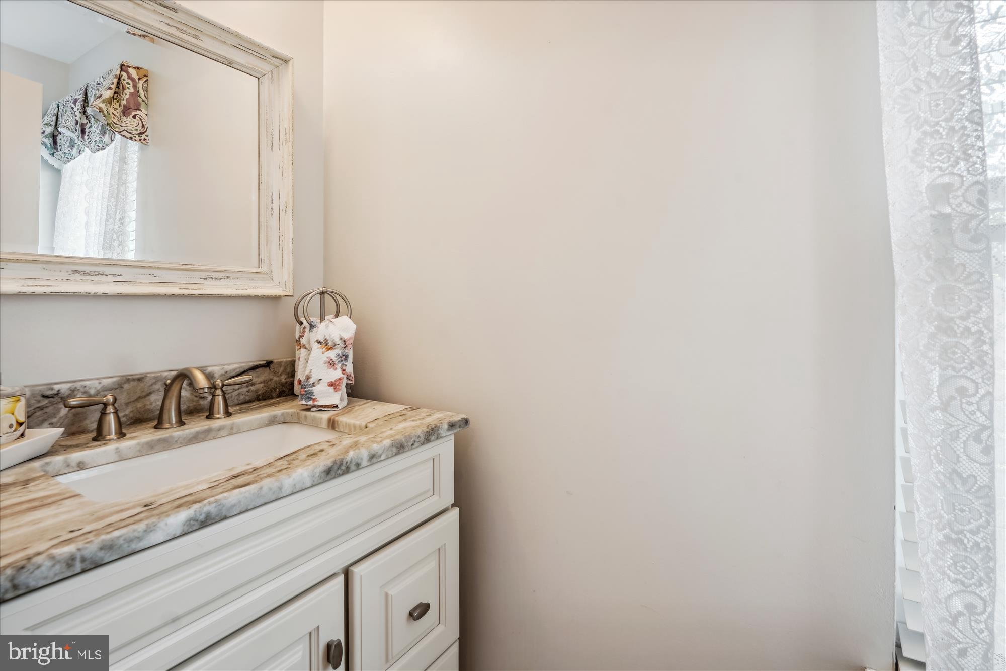 COUNTRY CLUB MANOR - Residential