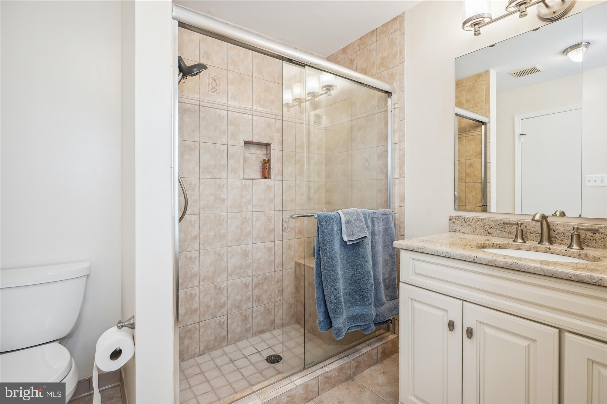 COUNTRY CLUB MANOR - Residential