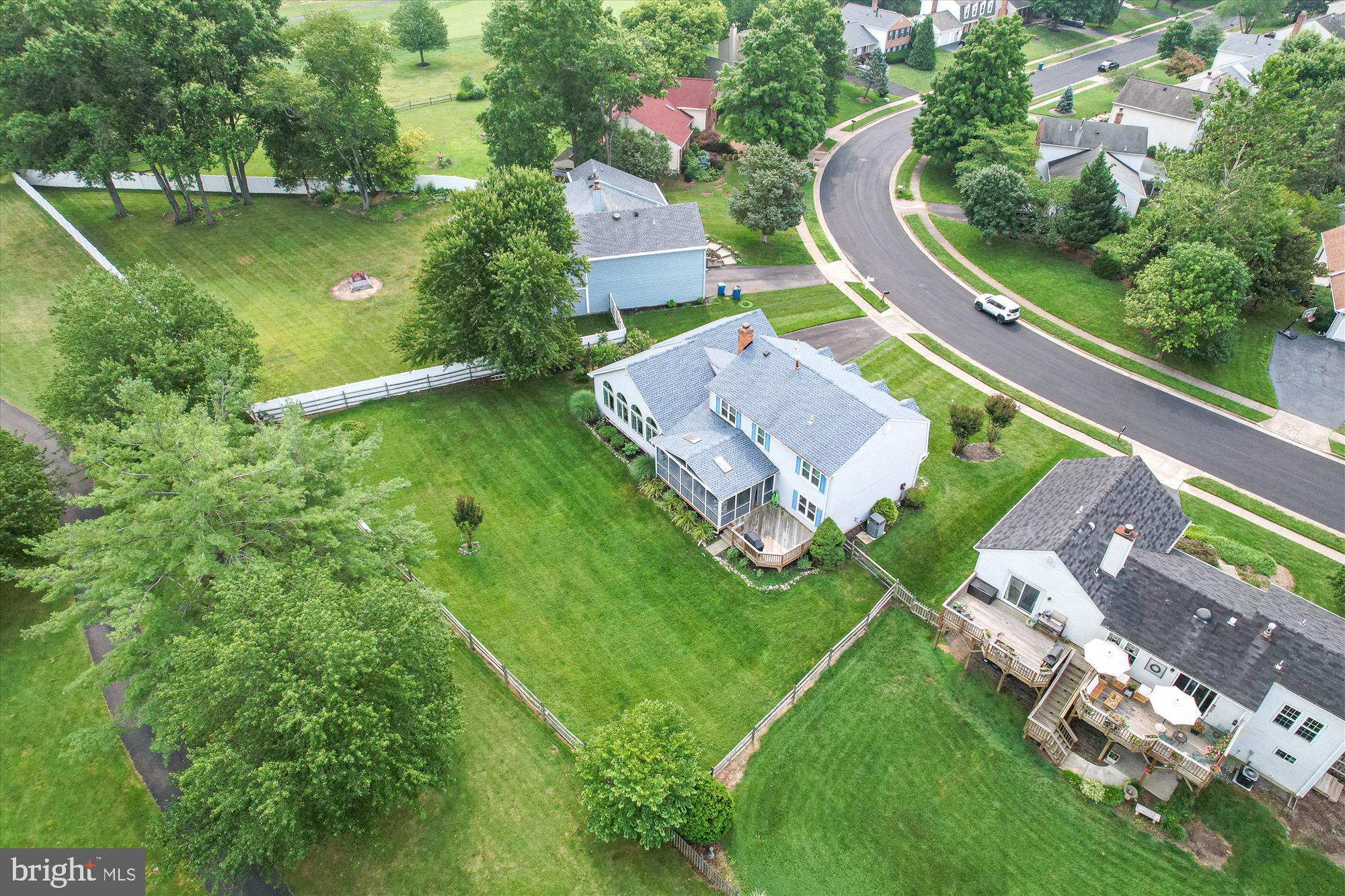 COUNTRY CLUB MANOR - Residential