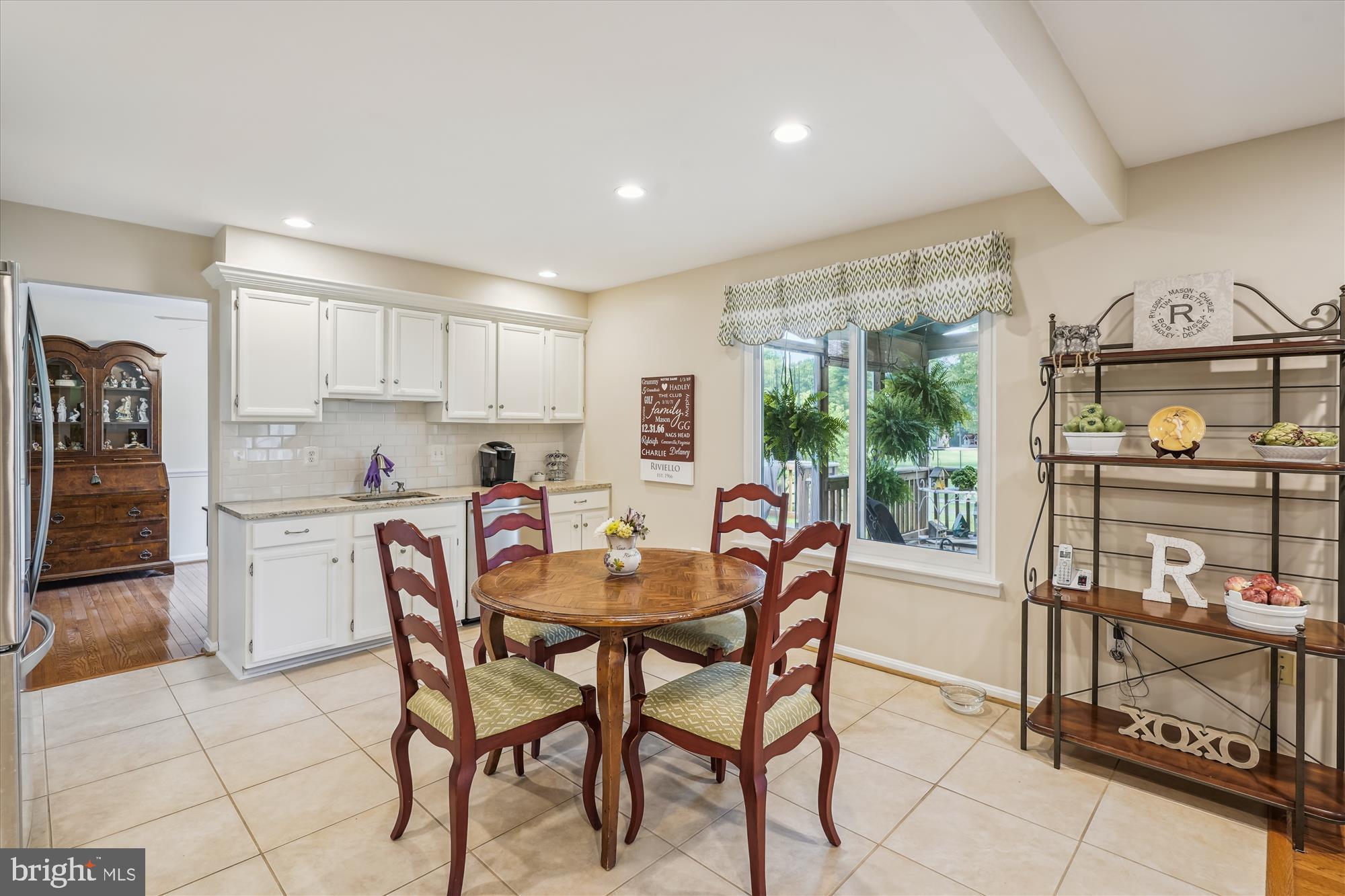 COUNTRY CLUB MANOR - Residential