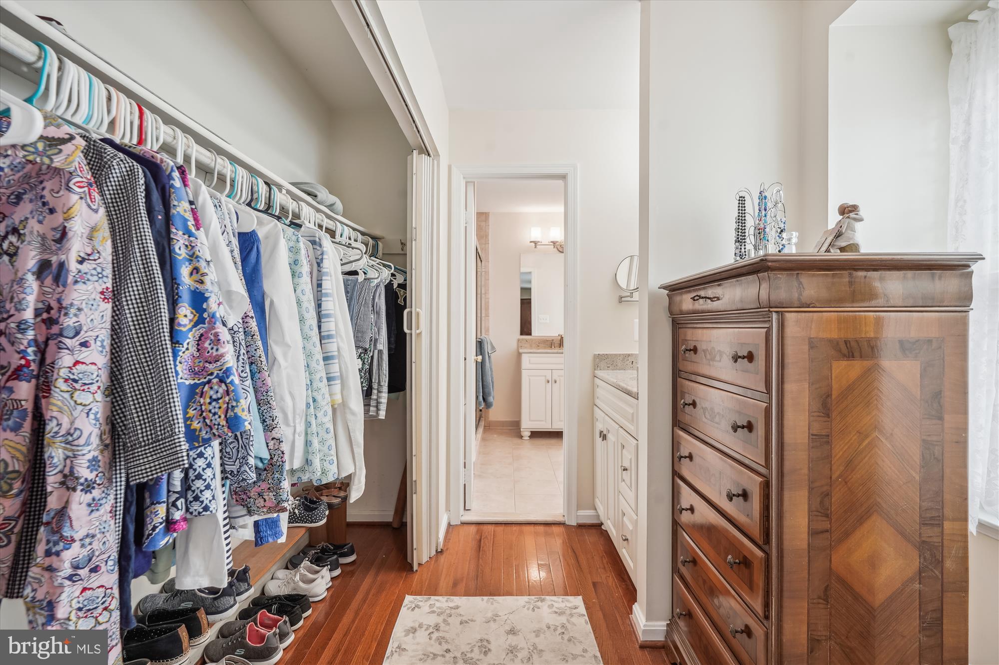 COUNTRY CLUB MANOR - Residential