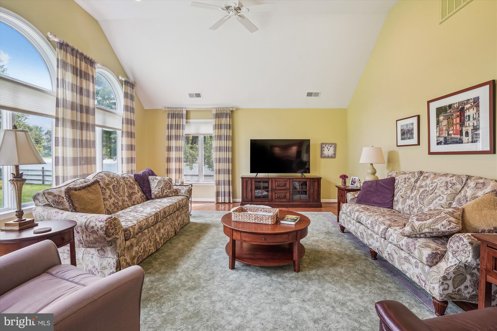 COUNTRY CLUB MANOR - Residential