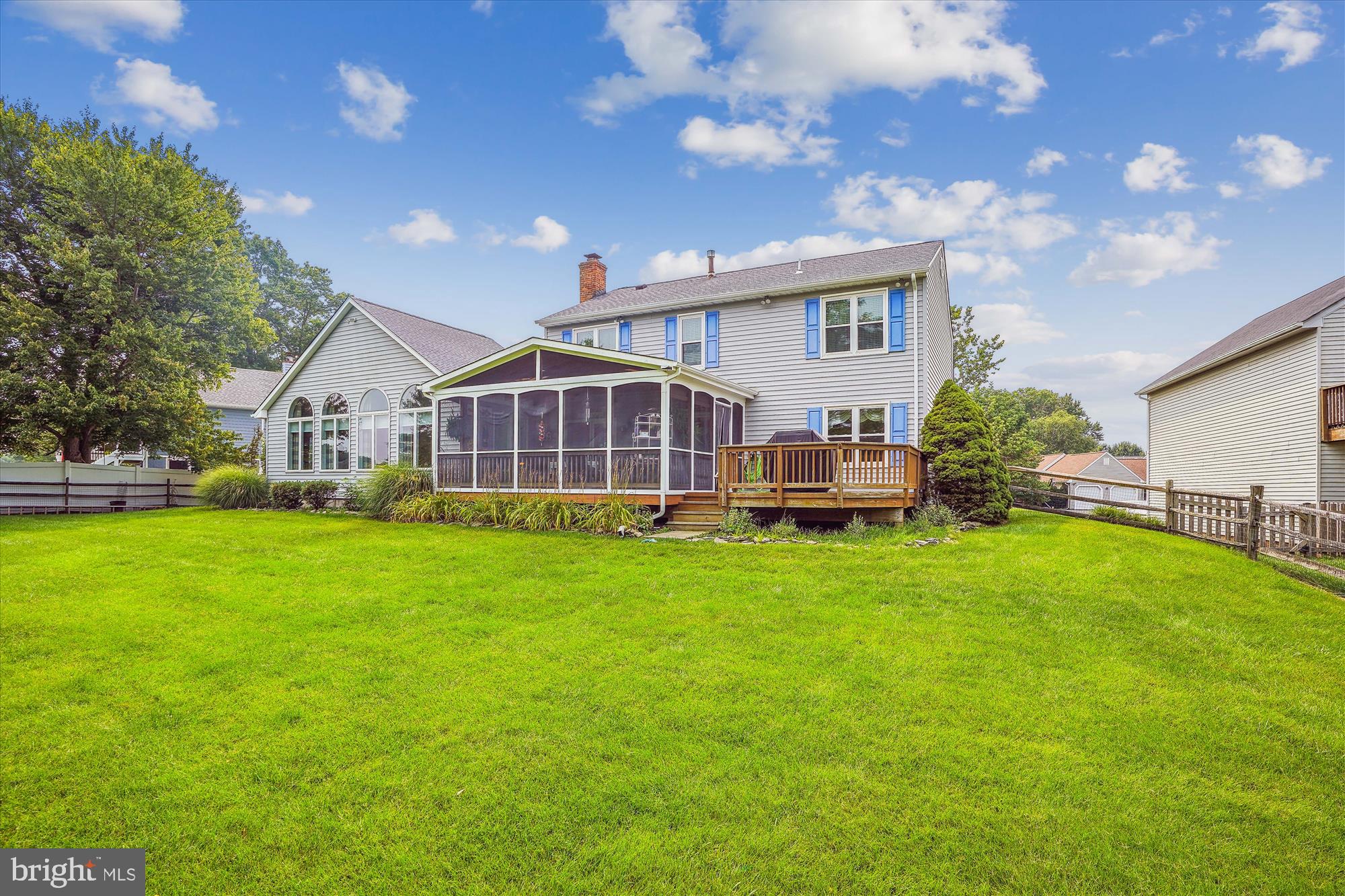 COUNTRY CLUB MANOR - Residential