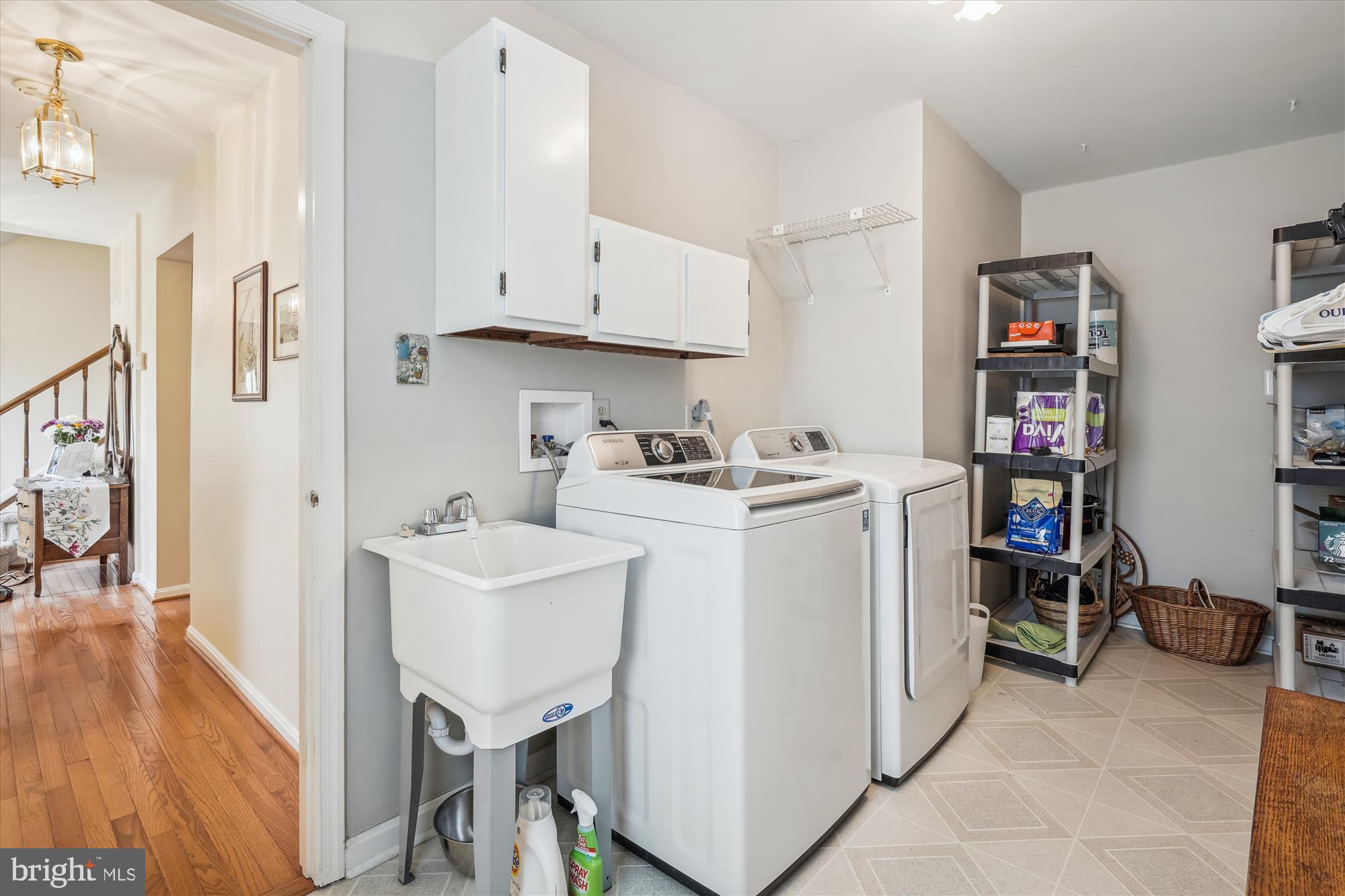 COUNTRY CLUB MANOR - Residential