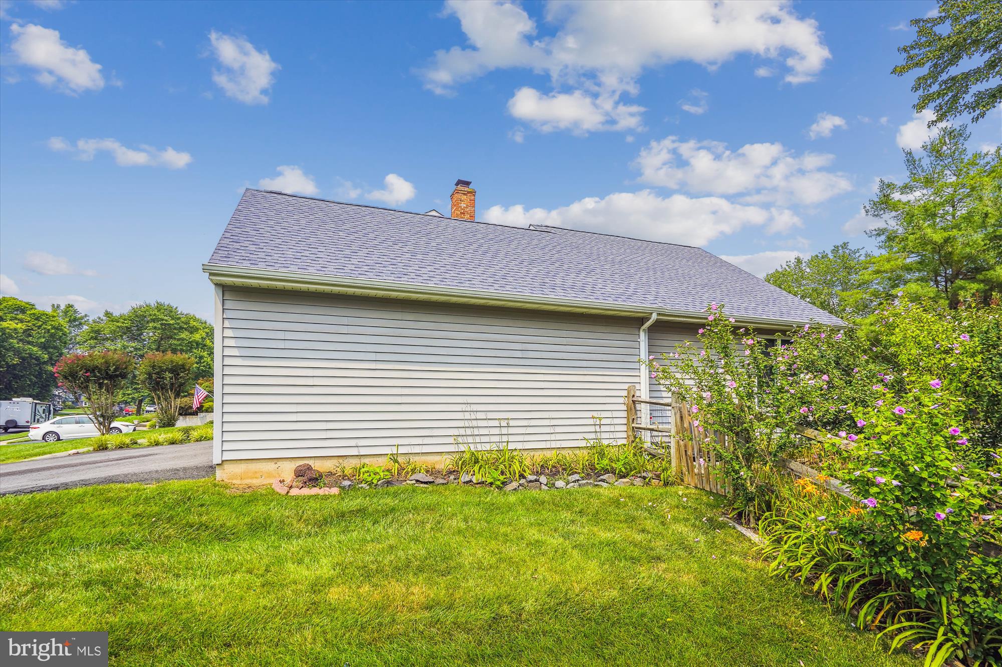 COUNTRY CLUB MANOR - Residential