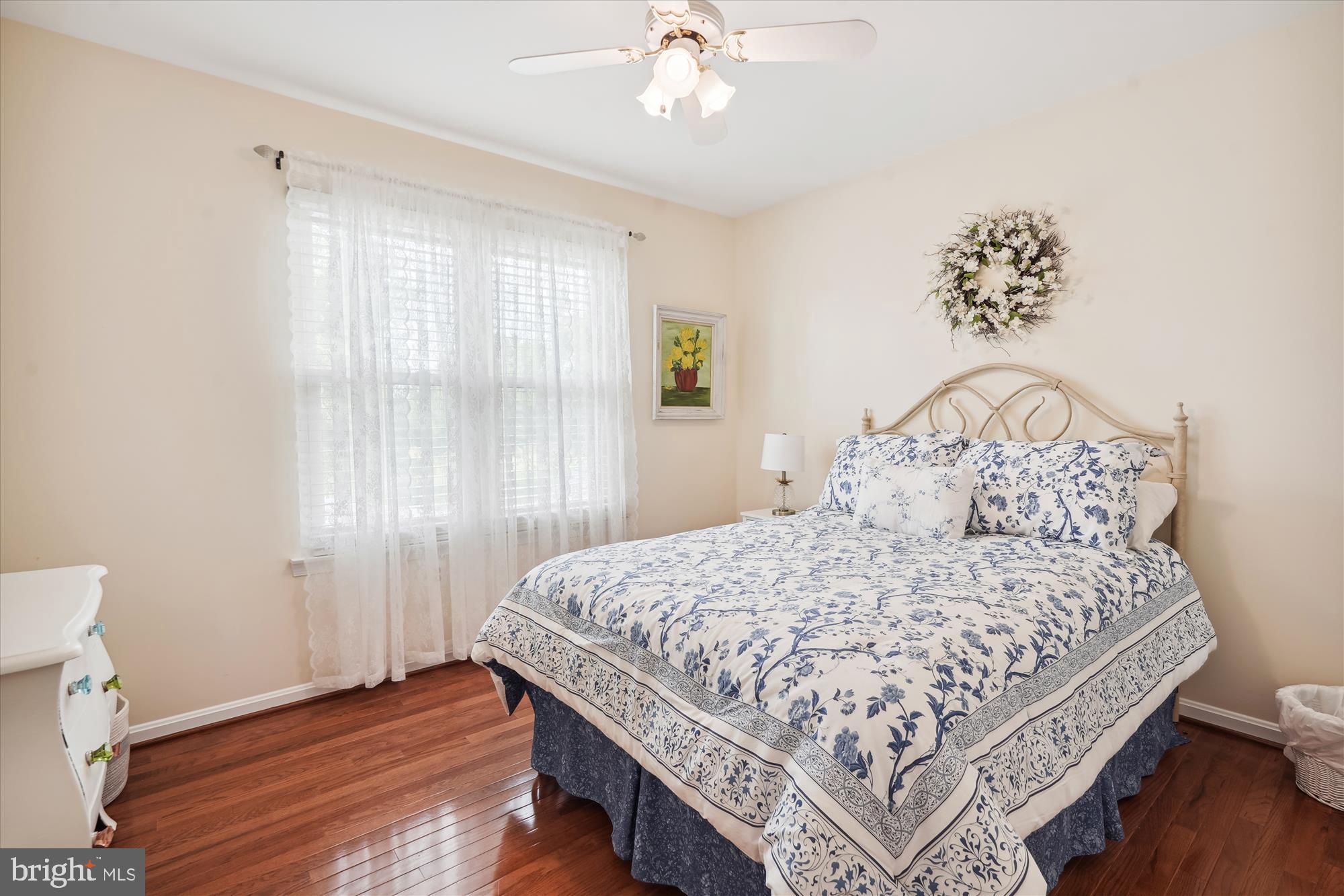 COUNTRY CLUB MANOR - Residential