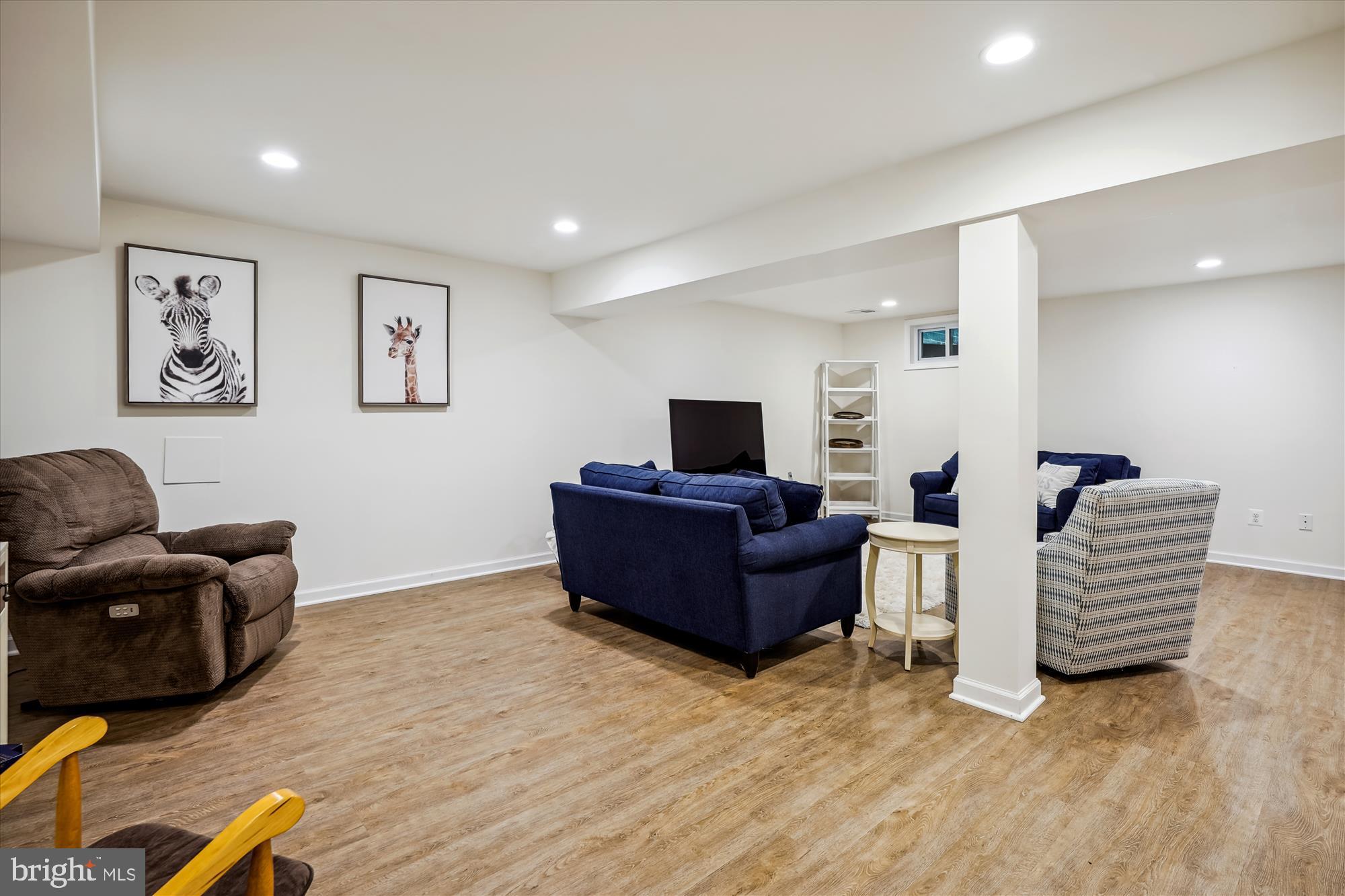 COUNTRY CLUB MANOR - Residential