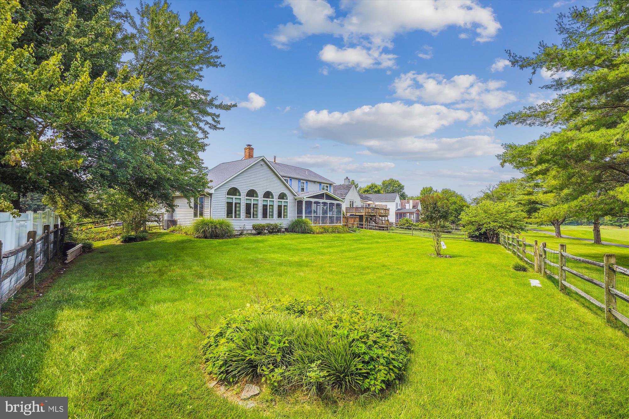 COUNTRY CLUB MANOR - Residential