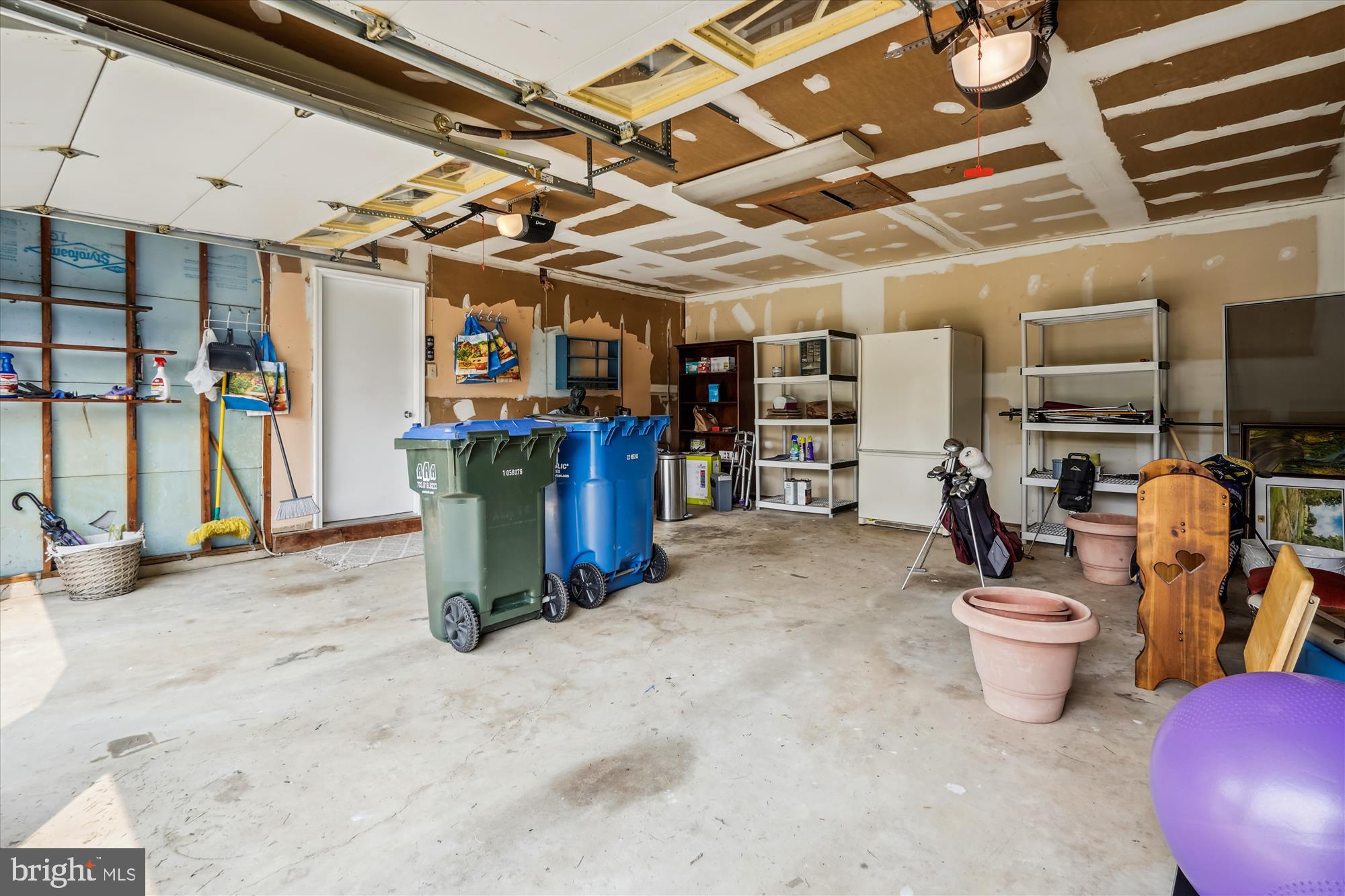 COUNTRY CLUB MANOR - Residential