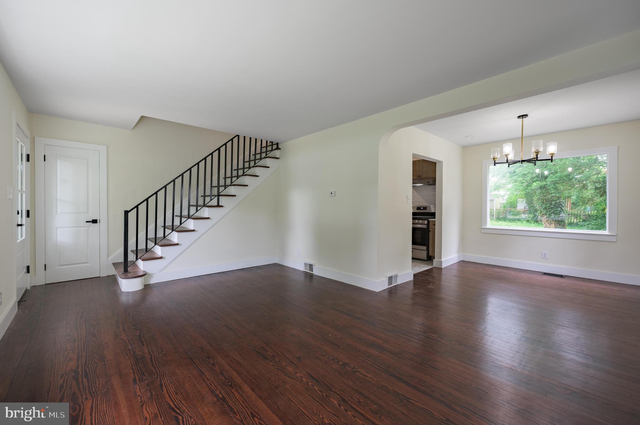 211 N VINEYARD BOULEVARD