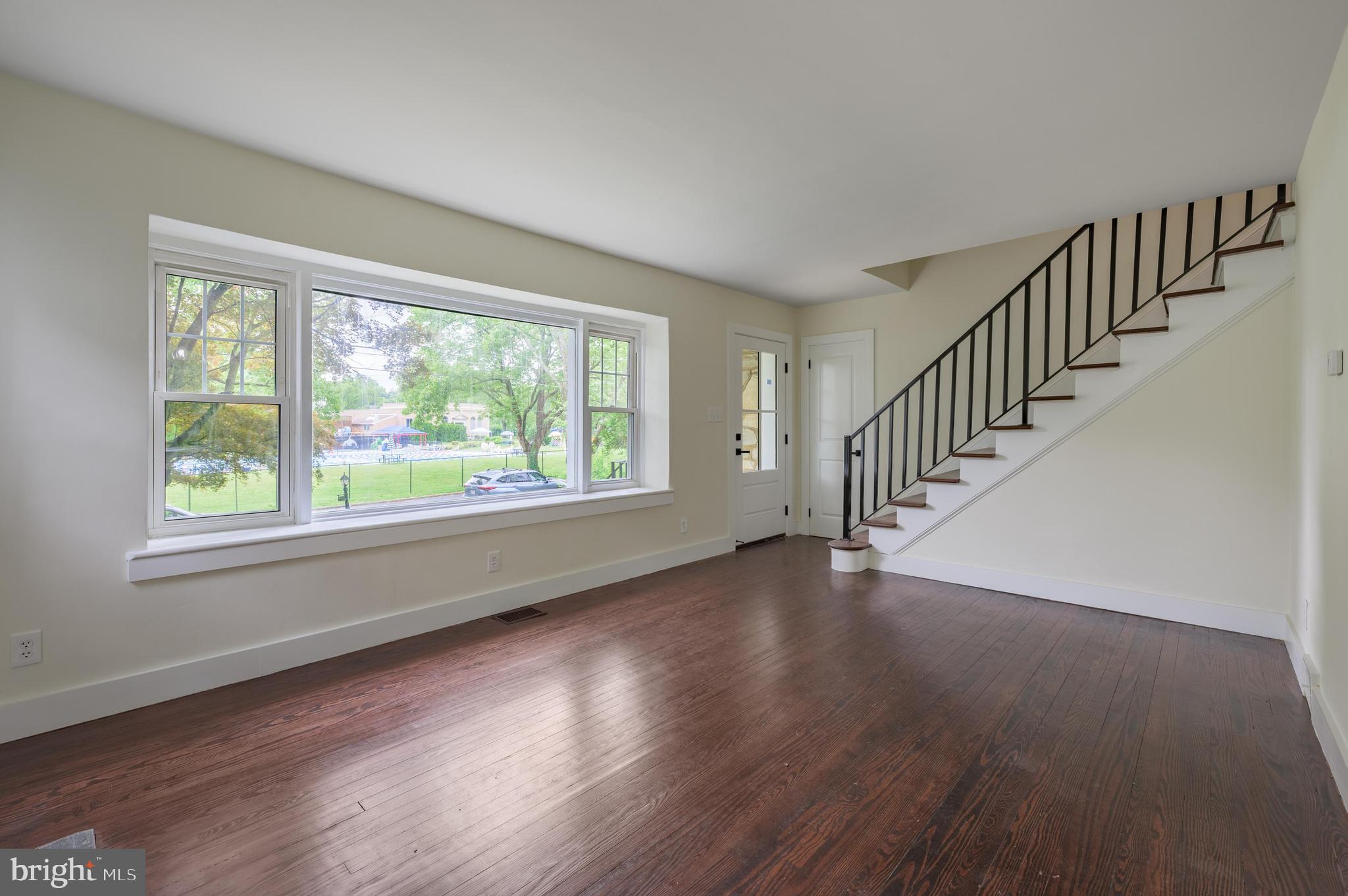 211 N VINEYARD BOULEVARD