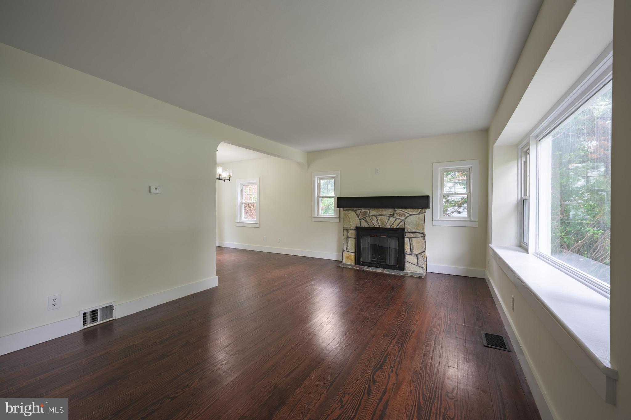 211 N VINEYARD BOULEVARD