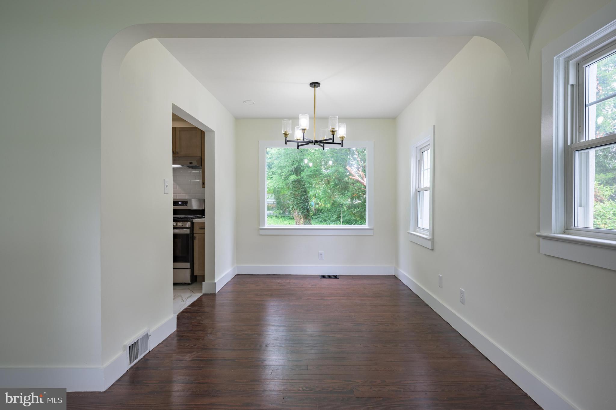 211 N VINEYARD BOULEVARD