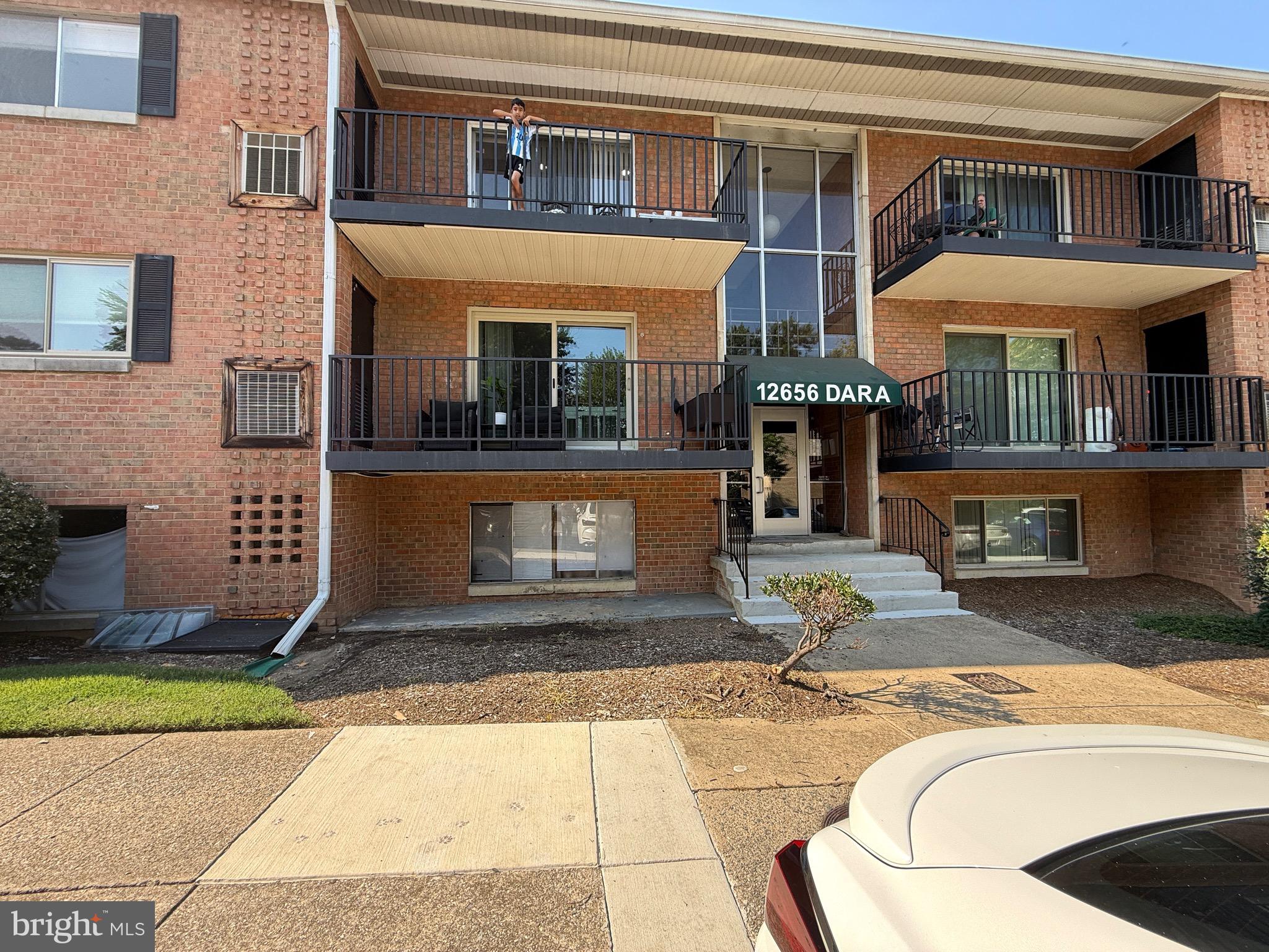 A MUST SEE! This 2BR, 1BA condo offers convenient main-level living in Occoquan Ridge and is located on the top (3rd) floor. Enjoy a modern, open-concept floor plan with a spacious living/dining room that opens to a balcony and an updated, upgraded kitchen featuring stainless steel appliances.
Bright and airy with lots of natural light. The efficiently designed kitchen maximizes every square inch. Oversized bedrooms provide ample space. All utilities are included in the condo fee.
A commuter’s dream with easy access to Fairfax County Parkway and I-95. Walk to historic downtown Occoquan. Common laundry is located on the building’s lower level. Extera storage next to the laundry room. Permit parking included.