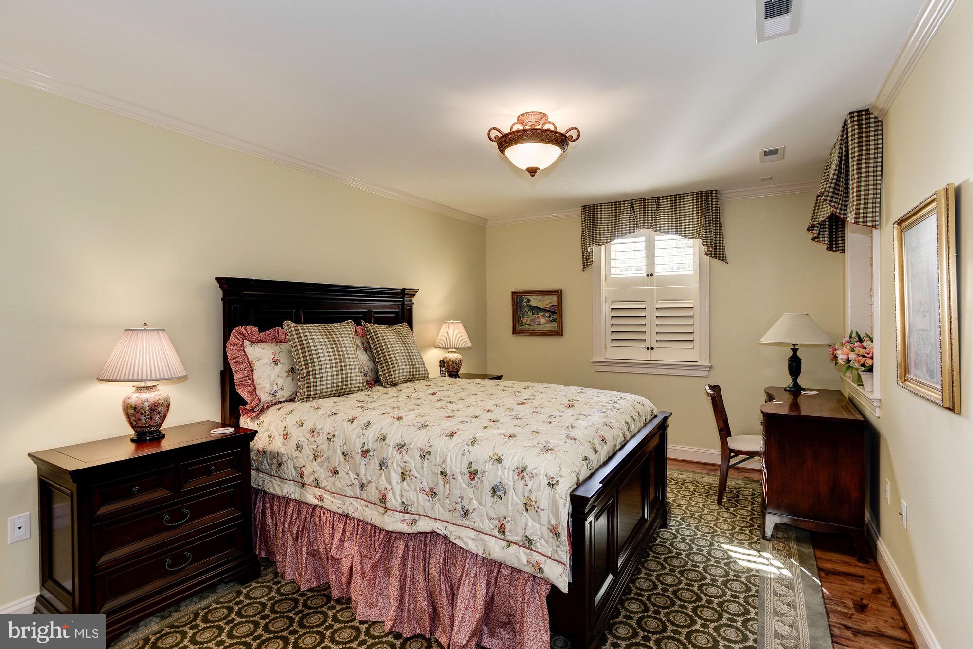 CONGRESSIONAL COUNTRY CLUB ESTATES - Residential