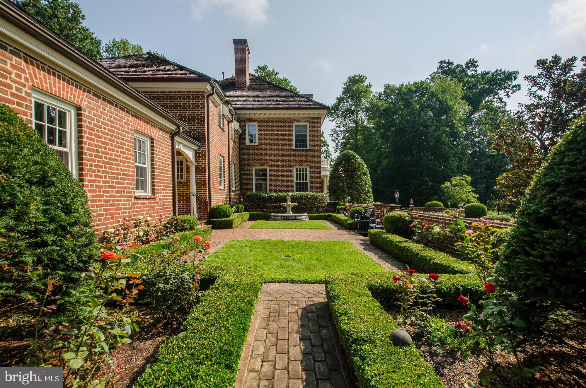 CONGRESSIONAL COUNTRY CLUB ESTATES - Residential