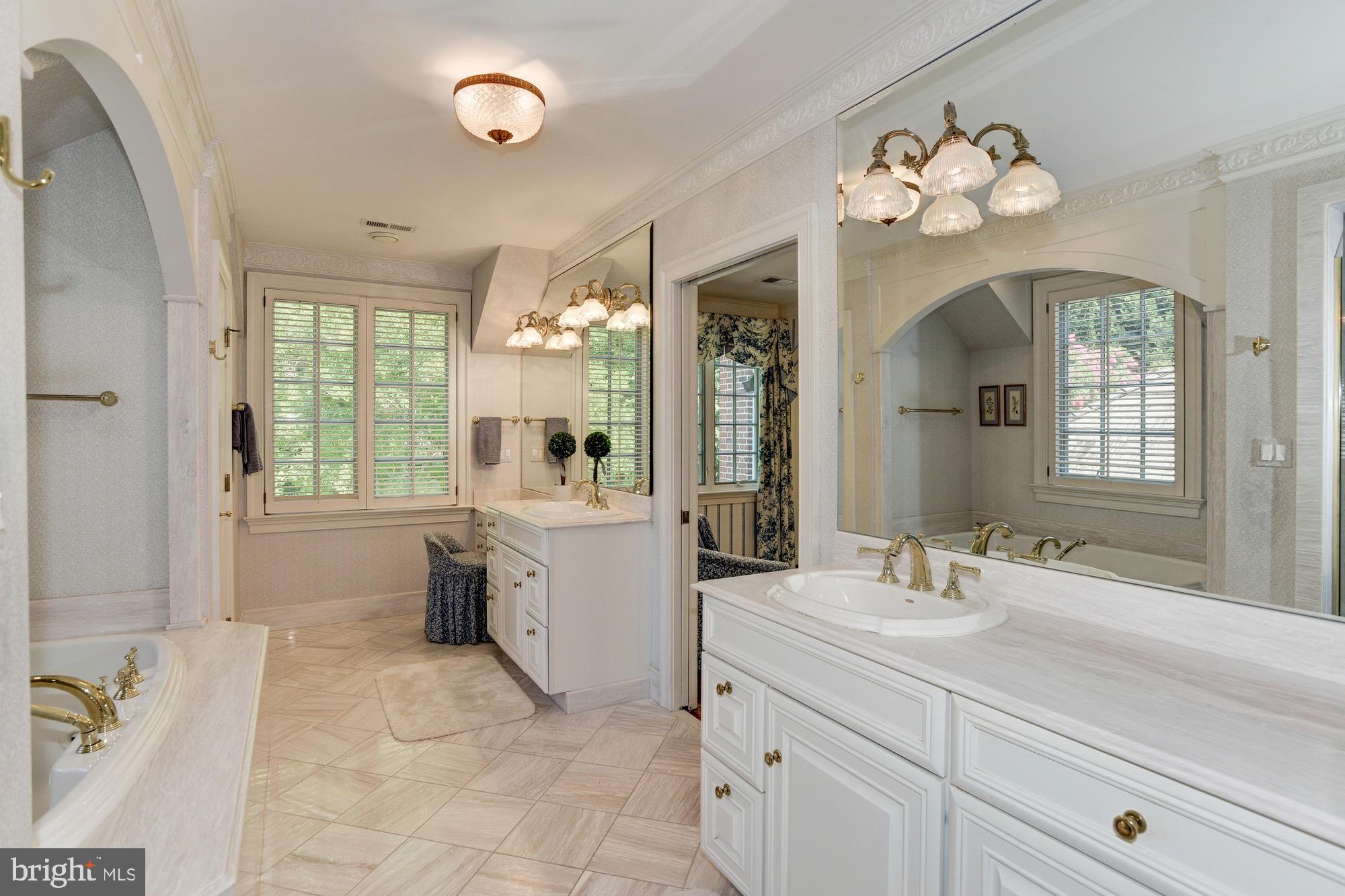 CONGRESSIONAL COUNTRY CLUB ESTATES - Residential