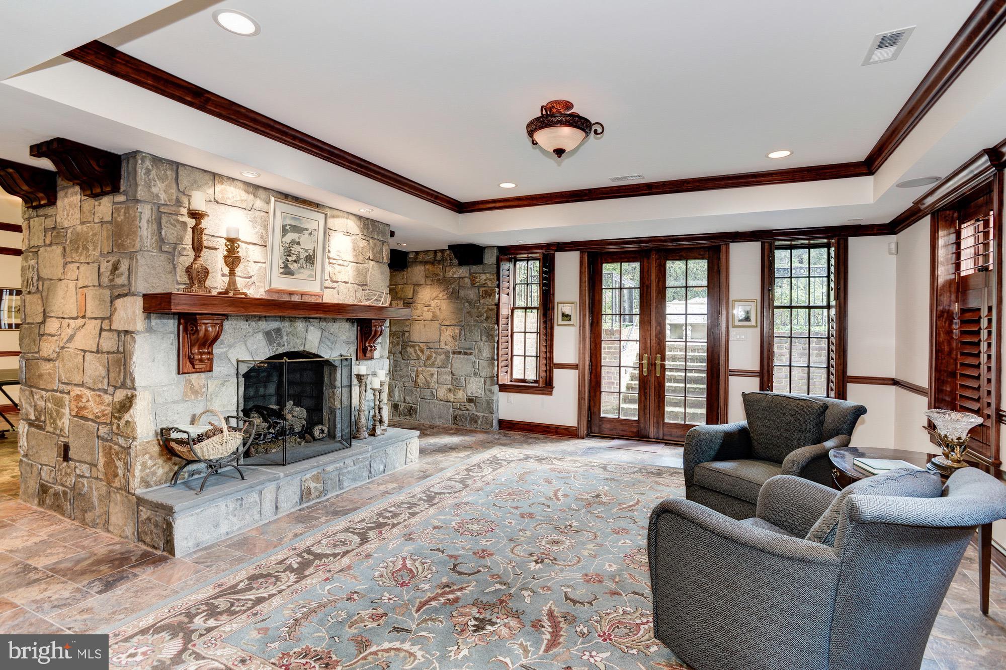 CONGRESSIONAL COUNTRY CLUB ESTATES - Residential