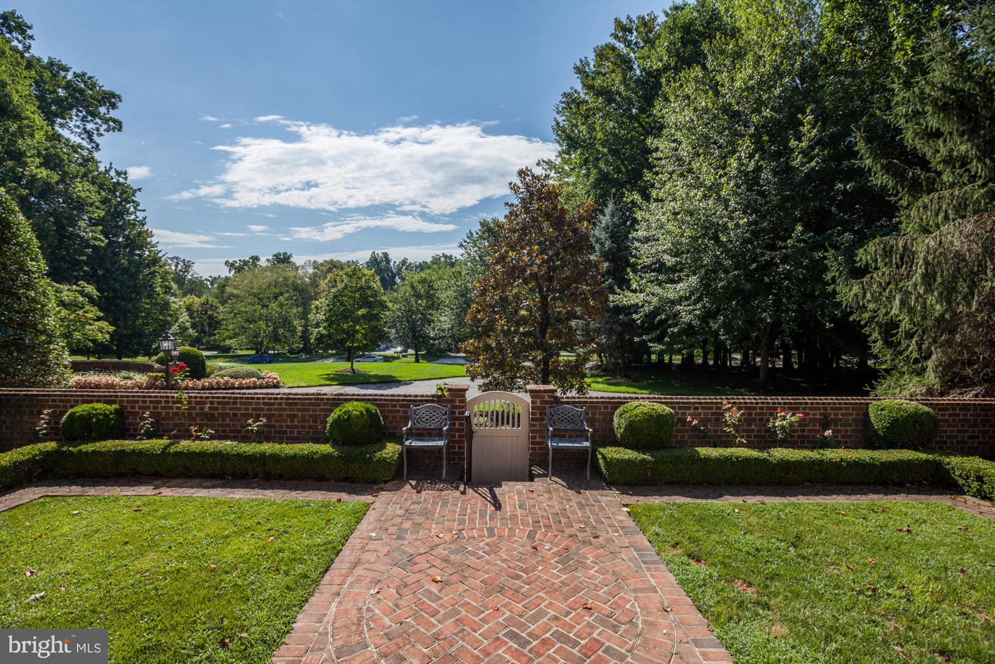 CONGRESSIONAL COUNTRY CLUB ESTATES - Residential