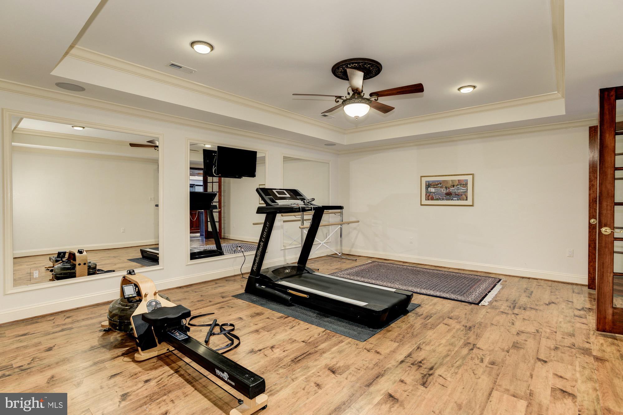 CONGRESSIONAL COUNTRY CLUB ESTATES - Residential