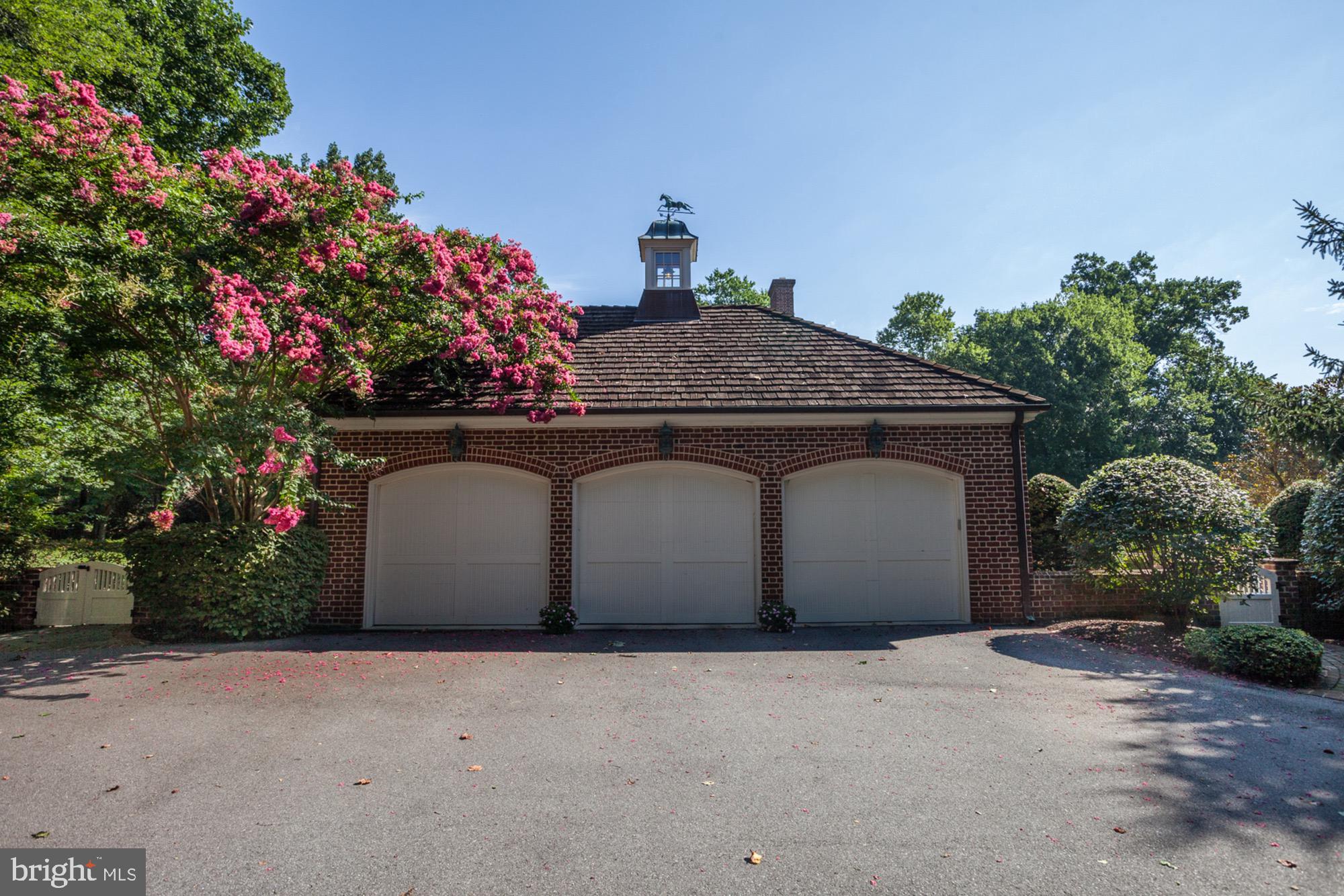 CONGRESSIONAL COUNTRY CLUB ESTATES - Residential