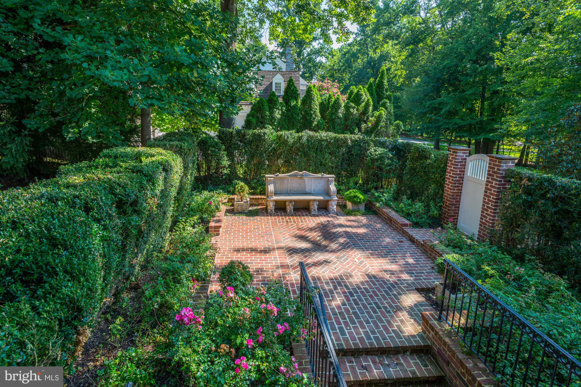 CONGRESSIONAL COUNTRY CLUB ESTATES - Residential