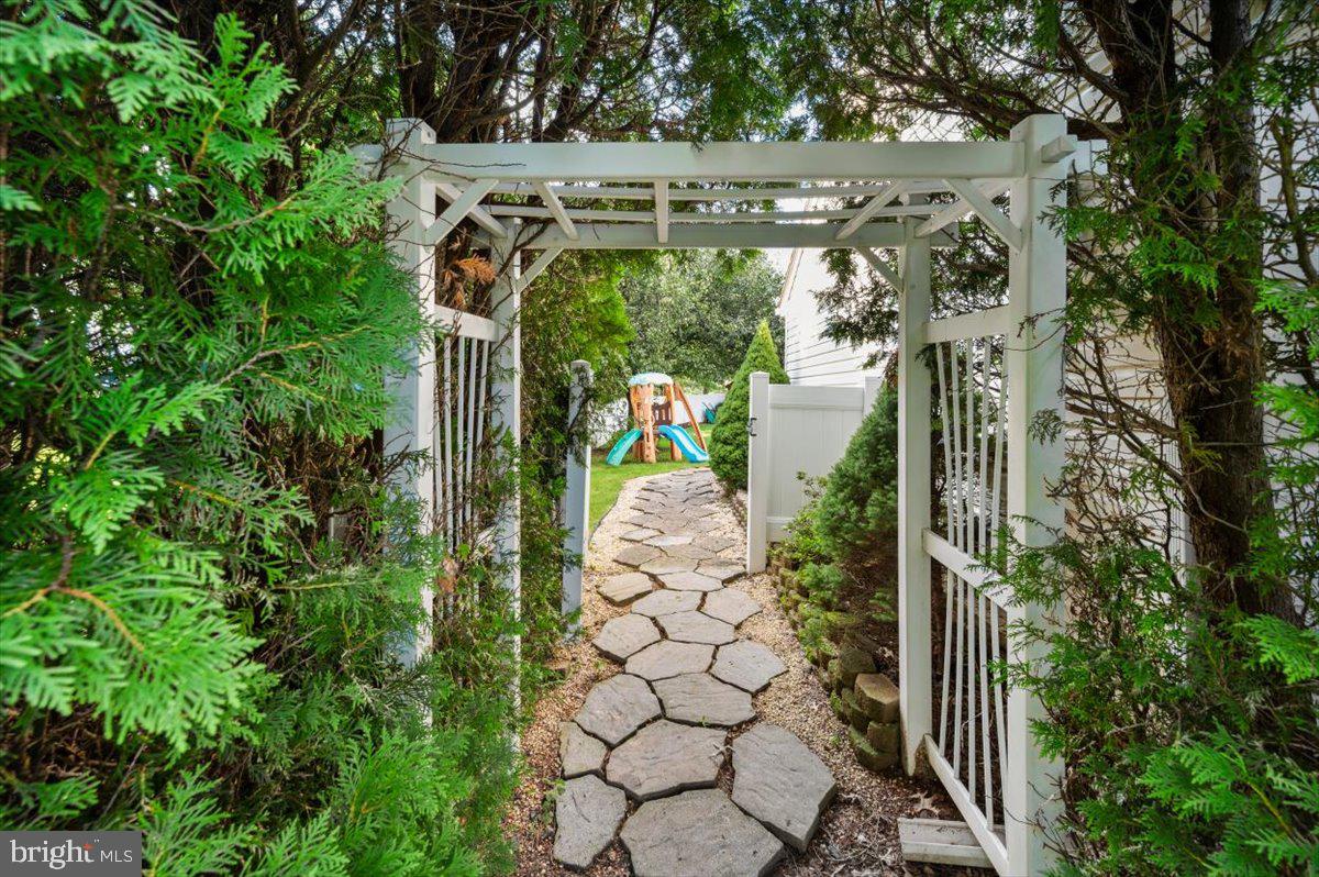 HIDDEN POND - Residential