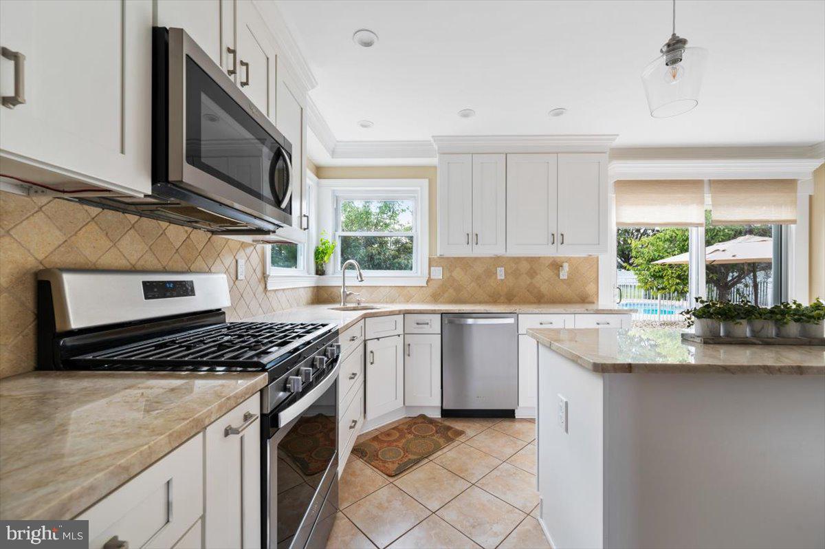 HIDDEN POND - Residential