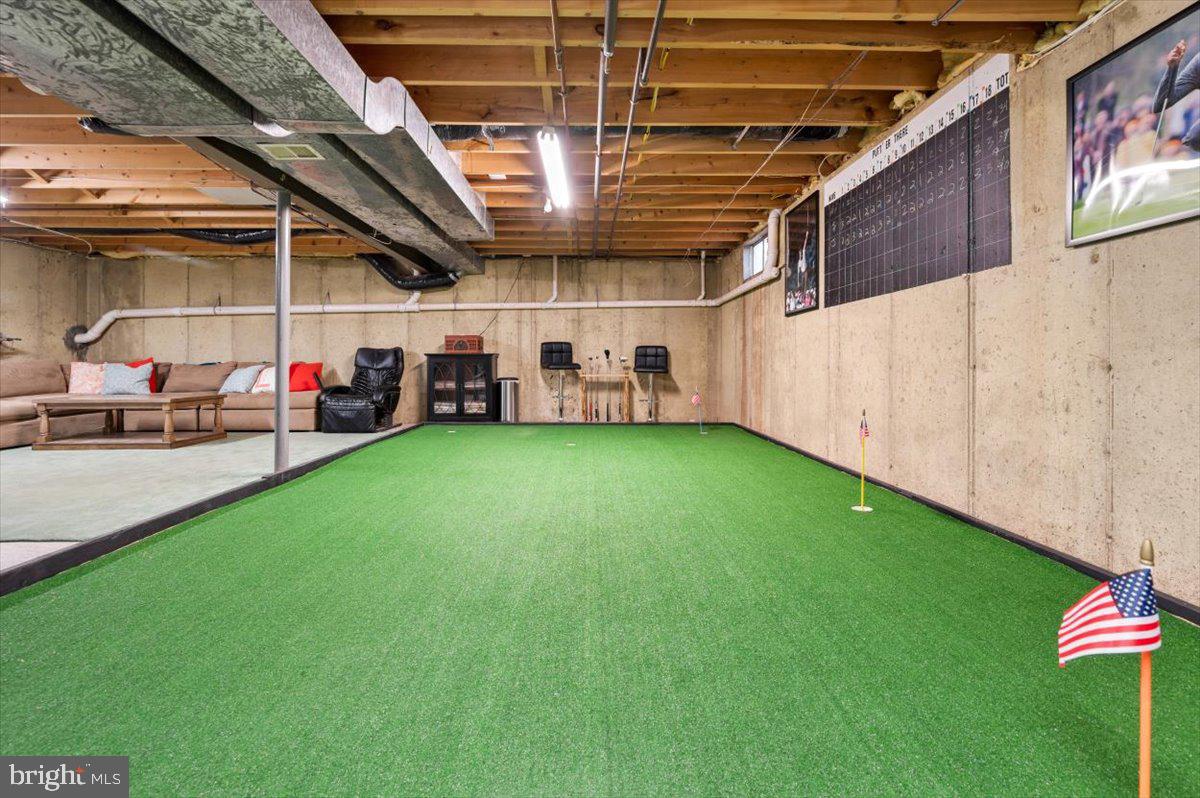 HIDDEN POND - Residential