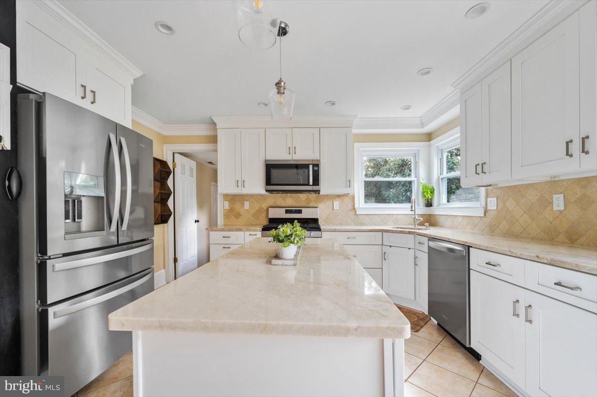 HIDDEN POND - Residential