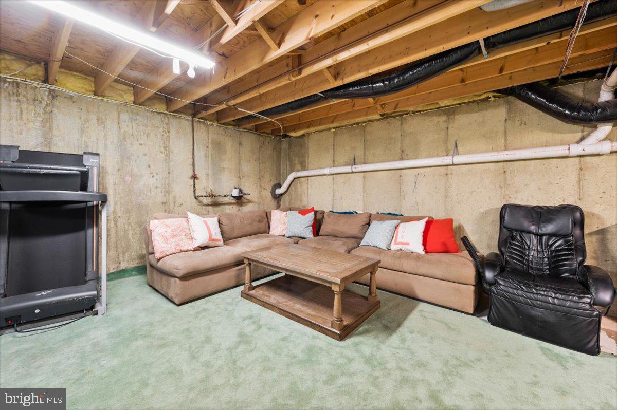 HIDDEN POND - Residential