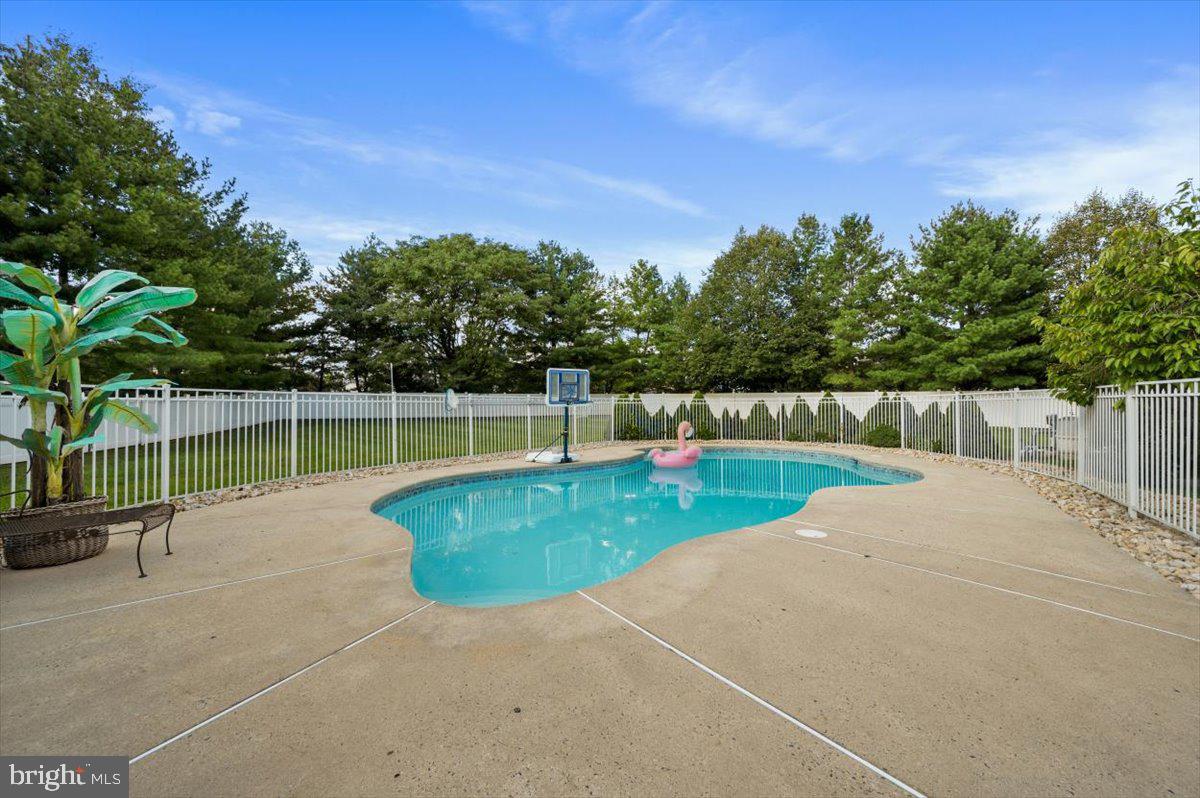 HIDDEN POND - Residential